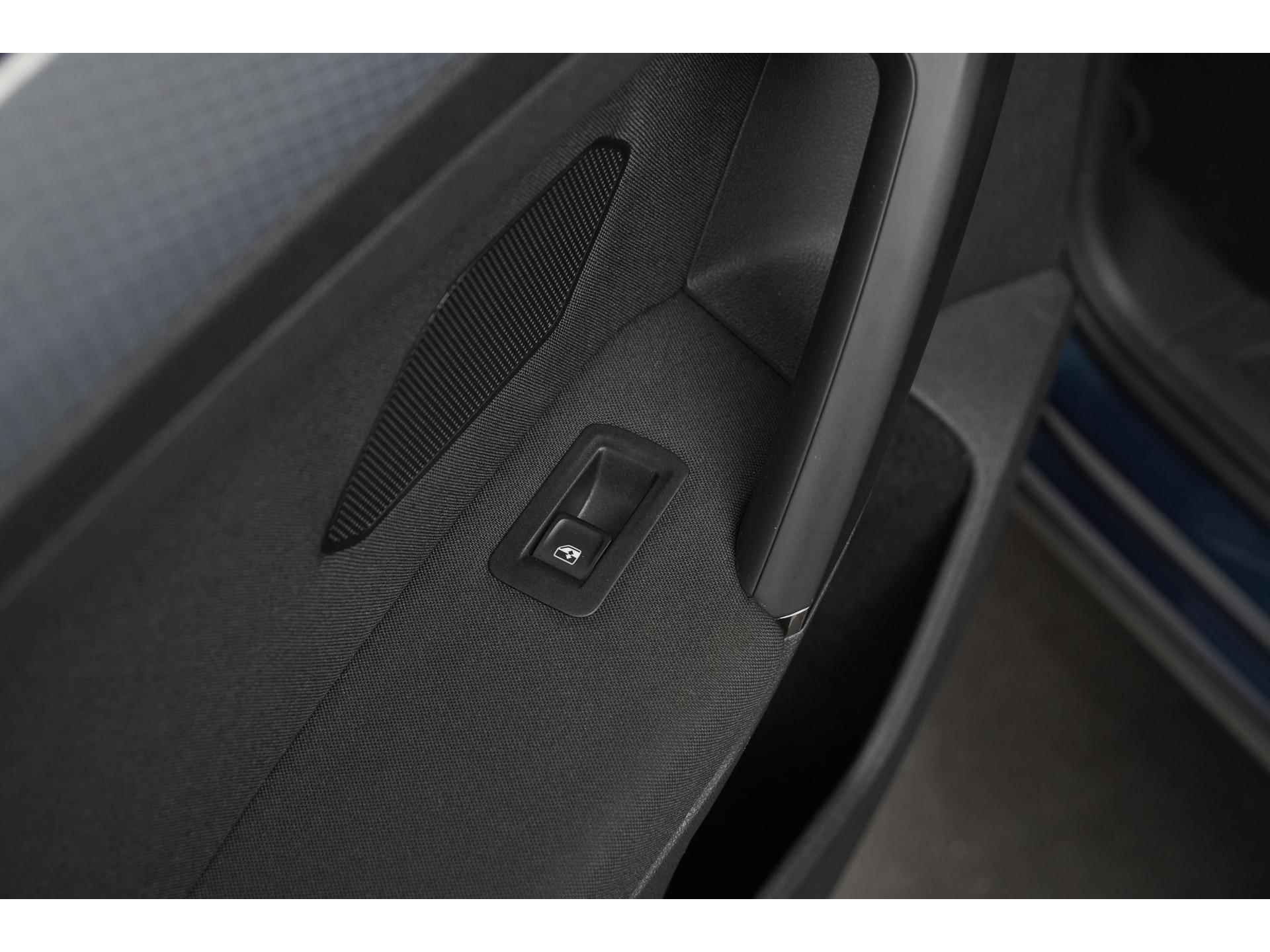 Volkswagen Tiguan 1.4 TSI eHybrid Life | Panoramadak | Trekhaak | Zondag Open! - 43/50