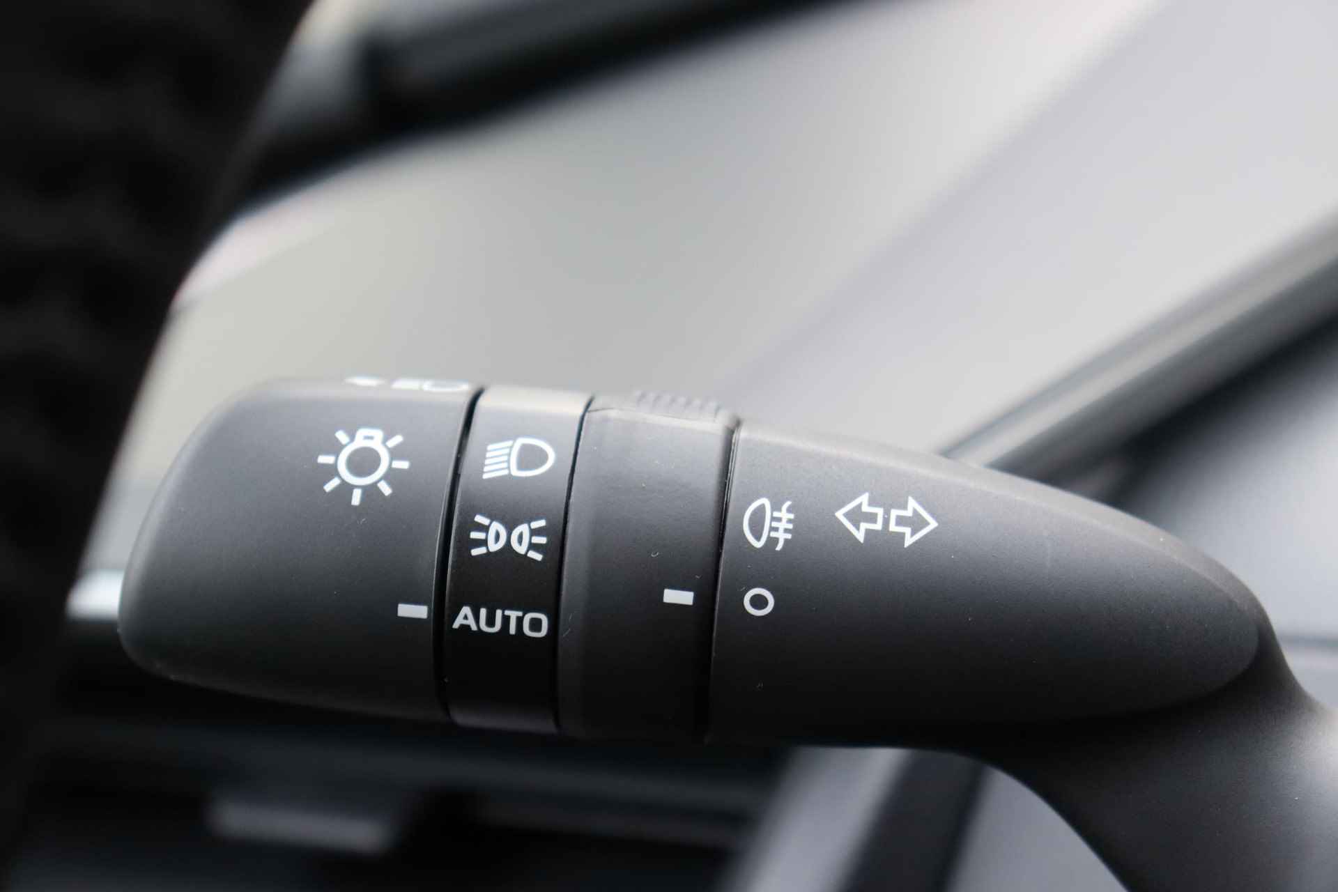 Toyota Prius 2.0 Plug-in Executive | Snel leverbaar! - 25/39
