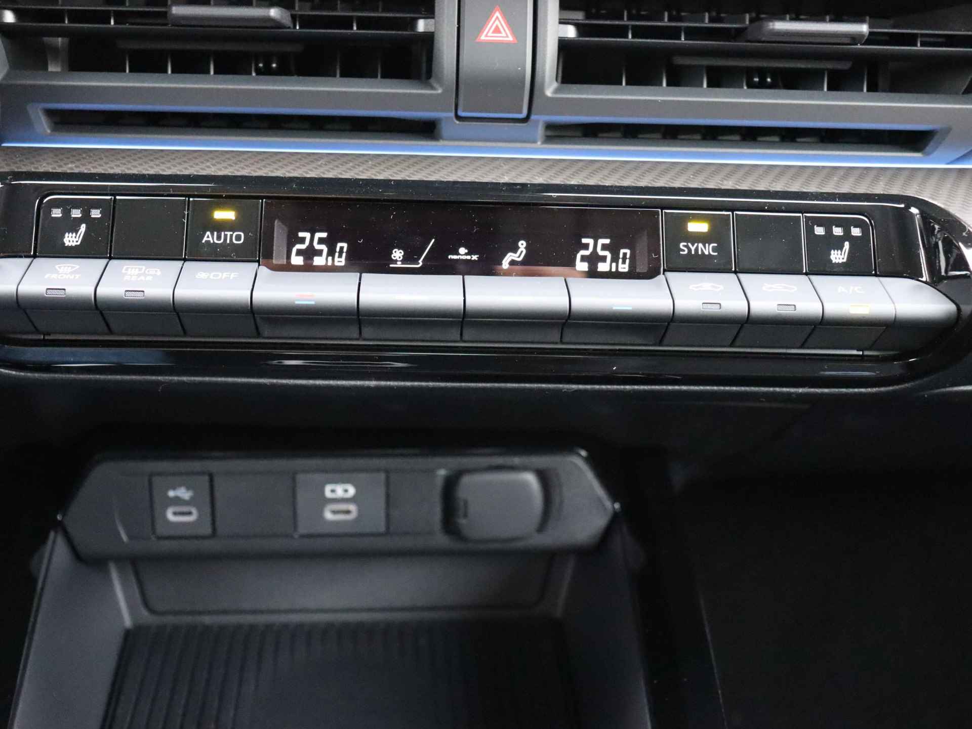 Toyota Prius 2.0 Plug-in Executive | Snel leverbaar! - 30/39