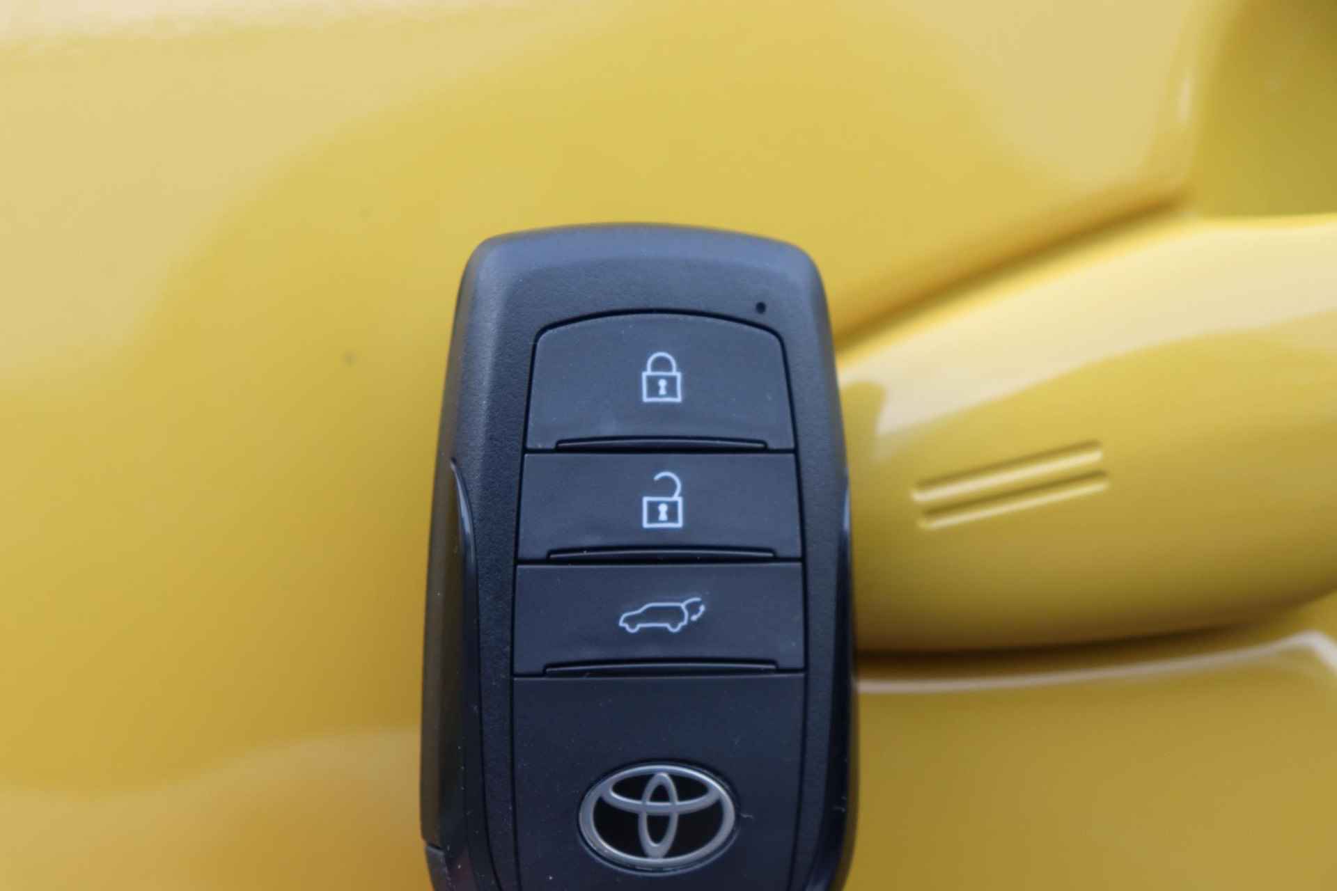 Toyota Prius 2.0 Plug-in Executive | Snel leverbaar! - 36/39