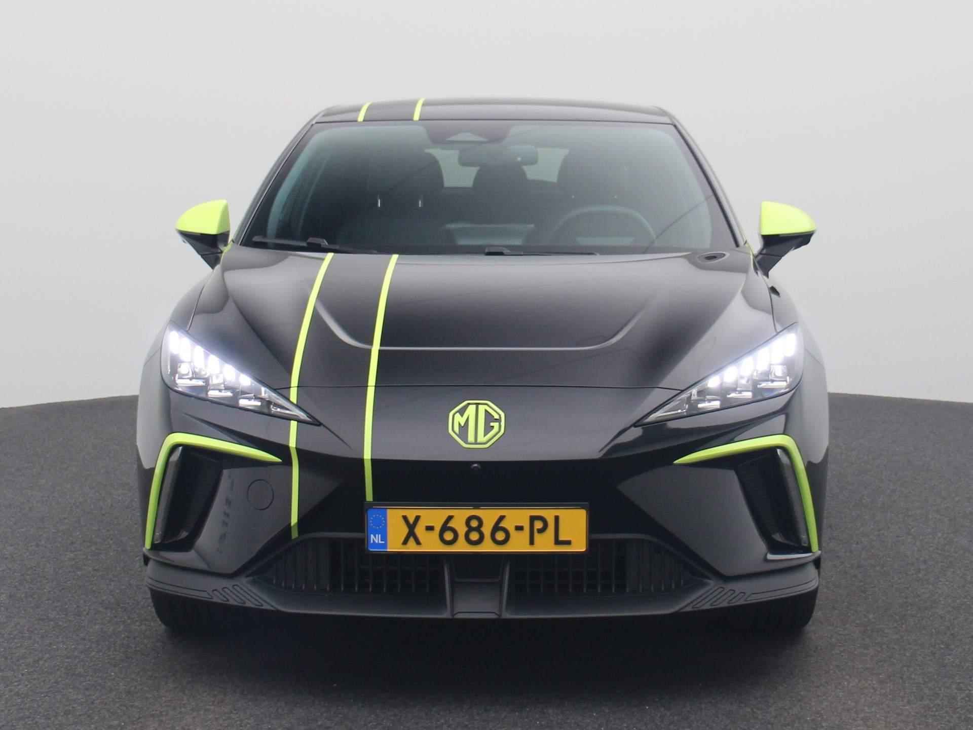 MG 4 Long Range Luxury 64 kWh | Speciale Striping | 18'' Velgen | Navigatie | 360 Camera | Led Koplampen |  Getint Glas | ACC | ECC  | BTW AUTO | DEMO | - 3/48