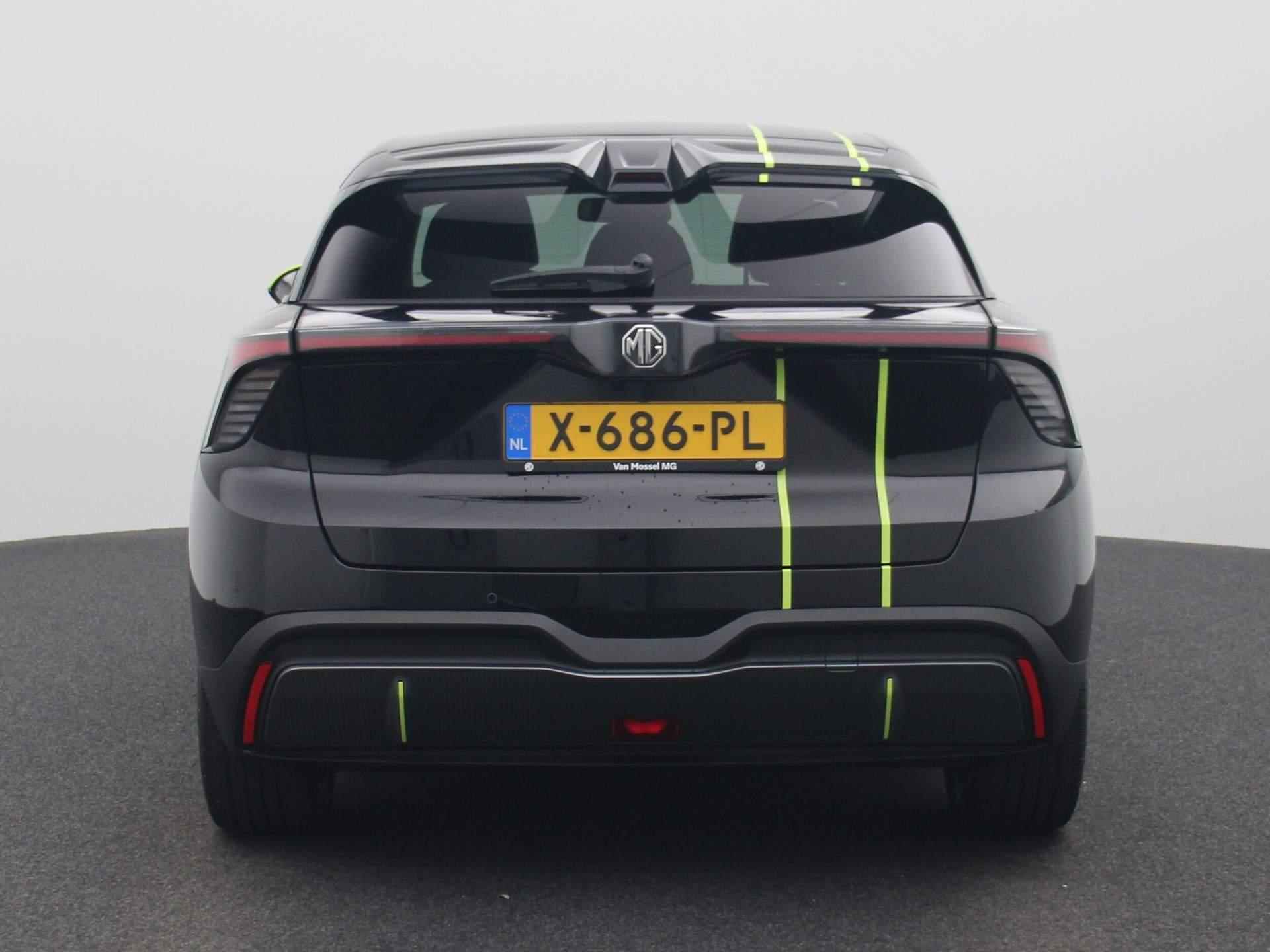 MG 4 Long Range Luxury 64 kWh | Speciale Striping | 18'' Velgen | Navigatie | 360 Camera | Led Koplampen |  Getint Glas | ACC | ECC  | BTW AUTO | DEMO | - 5/48