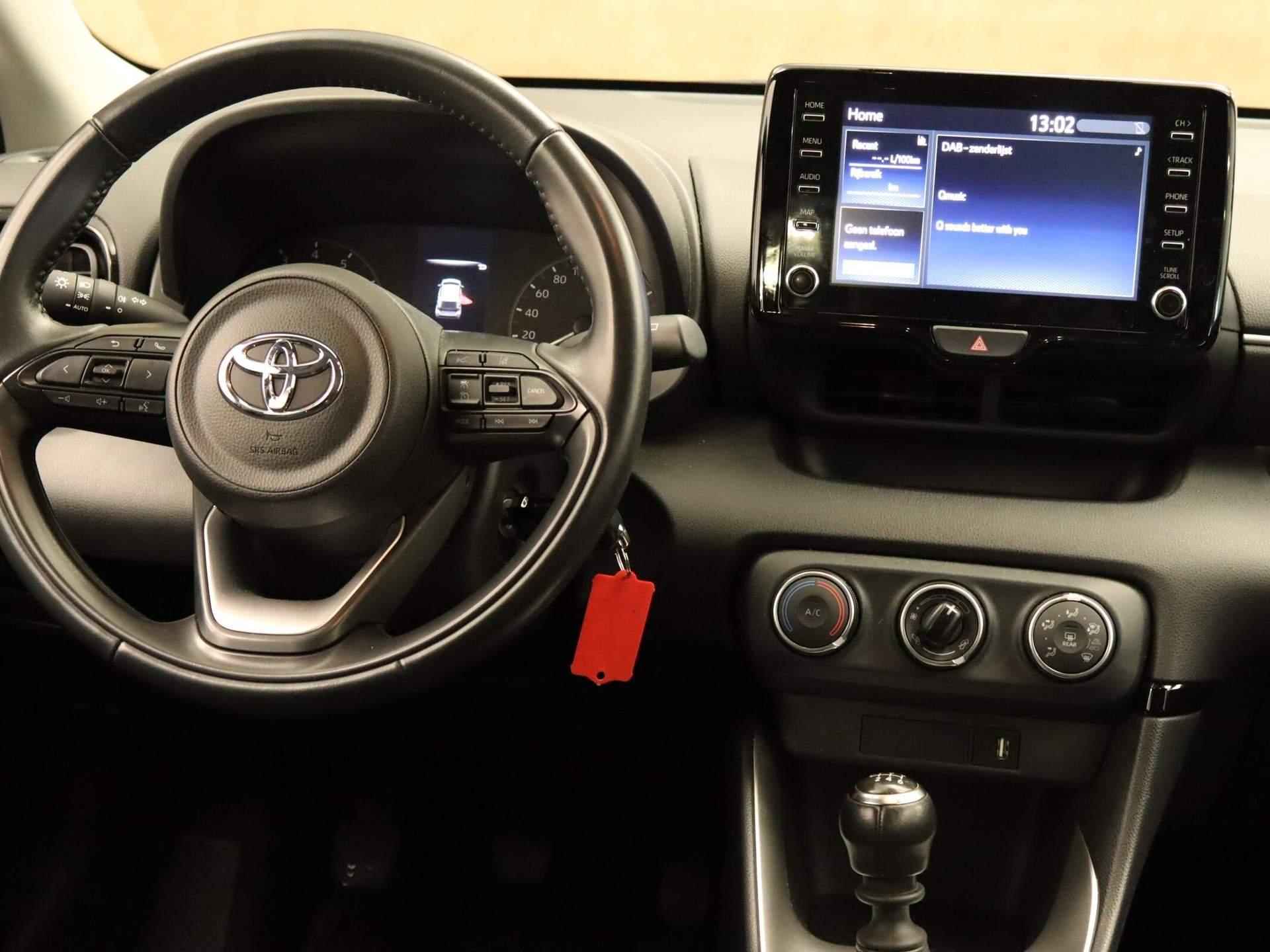 Toyota Yaris 1.5 VVT-i Active - AIRCO - BLUETOOTH - ADAPTIEVE CRUISE CONTROL - 6 VERSNELLINGEN - ACHTERUITRIJCAMERA - LEDEREN STUUR - LICHT/ REGENSENSOR - ELEKTRISCHE RAMEN VOOR - DAB RADIO - 4/31