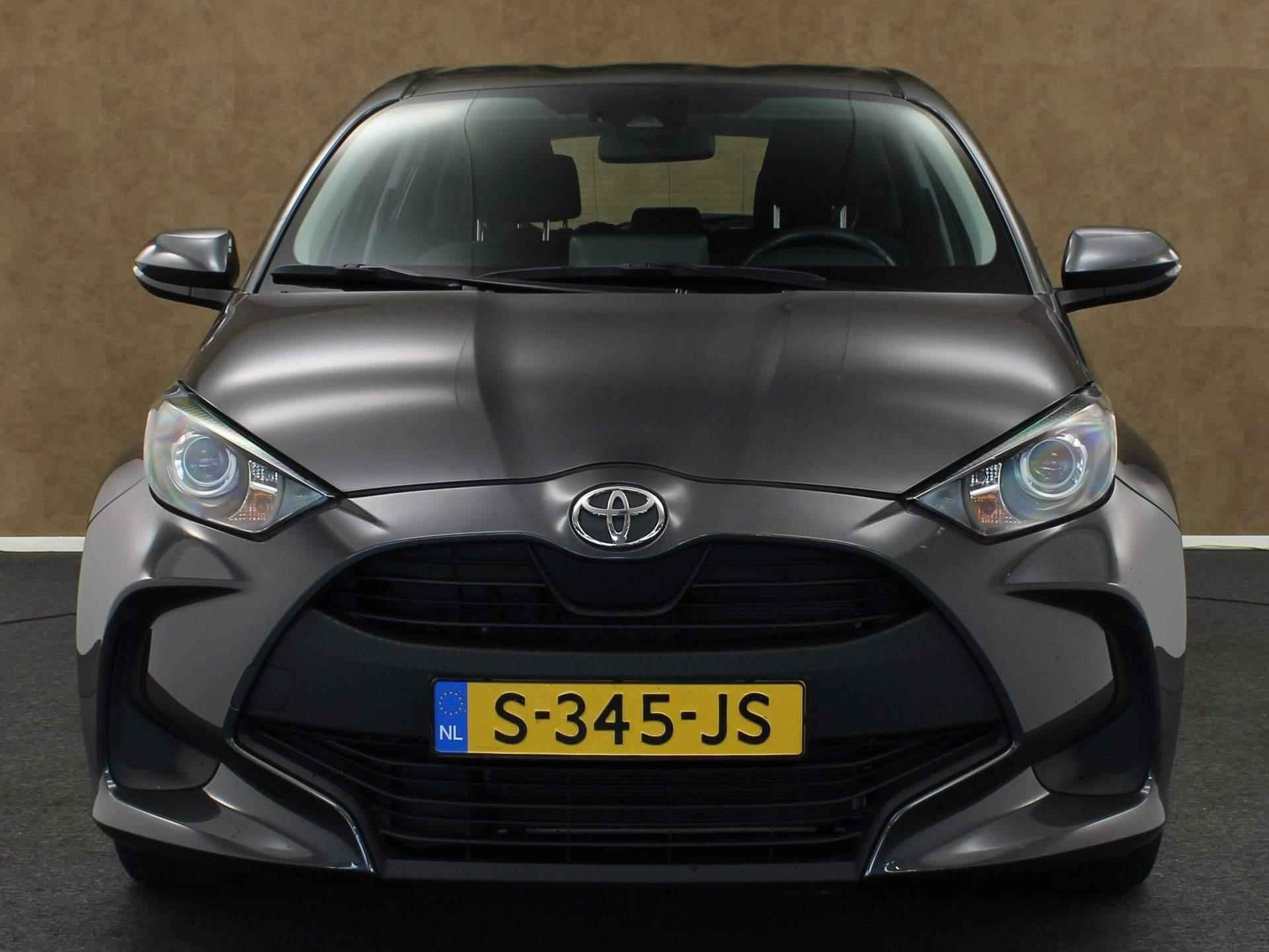 Toyota Yaris 1.5 VVT-i Active - AIRCO - BLUETOOTH - ADAPTIEVE CRUISE CONTROL - 6 VERSNELLINGEN - ACHTERUITRIJCAMERA - LEDEREN STUUR - LICHT/ REGENSENSOR - ELEKTRISCHE RAMEN VOOR - DAB RADIO - 7/31