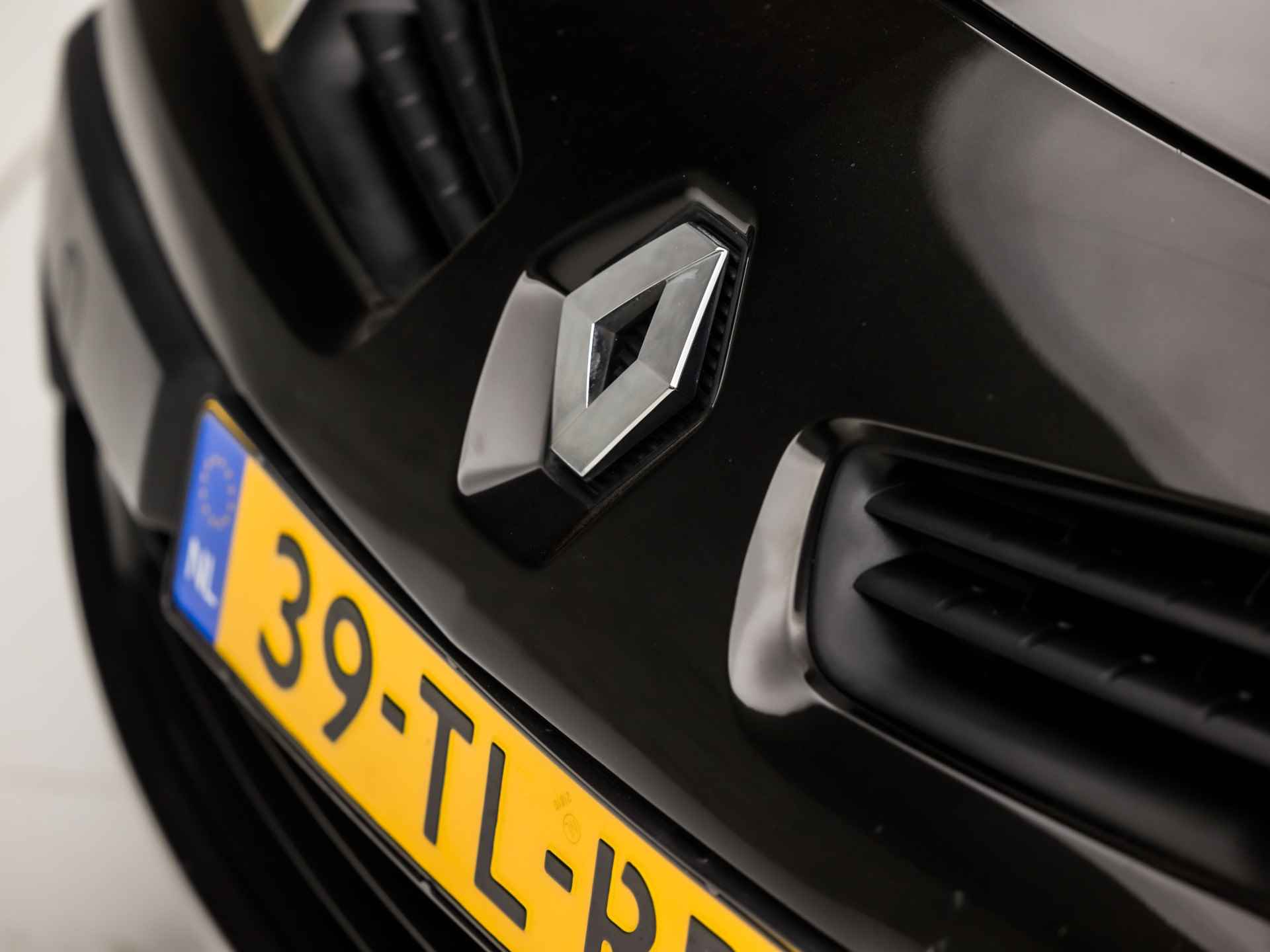 Renault Megane Cabriolet 2.0-16V Tech Line Automaat (YOUNGTIMER, XENON, PARKEERSENSOREN, LEDEREN SPORTSTOELEN, CRUISE, LM VELGEN, NIEUWE APK, NIEUWSTAAT) - 24/28