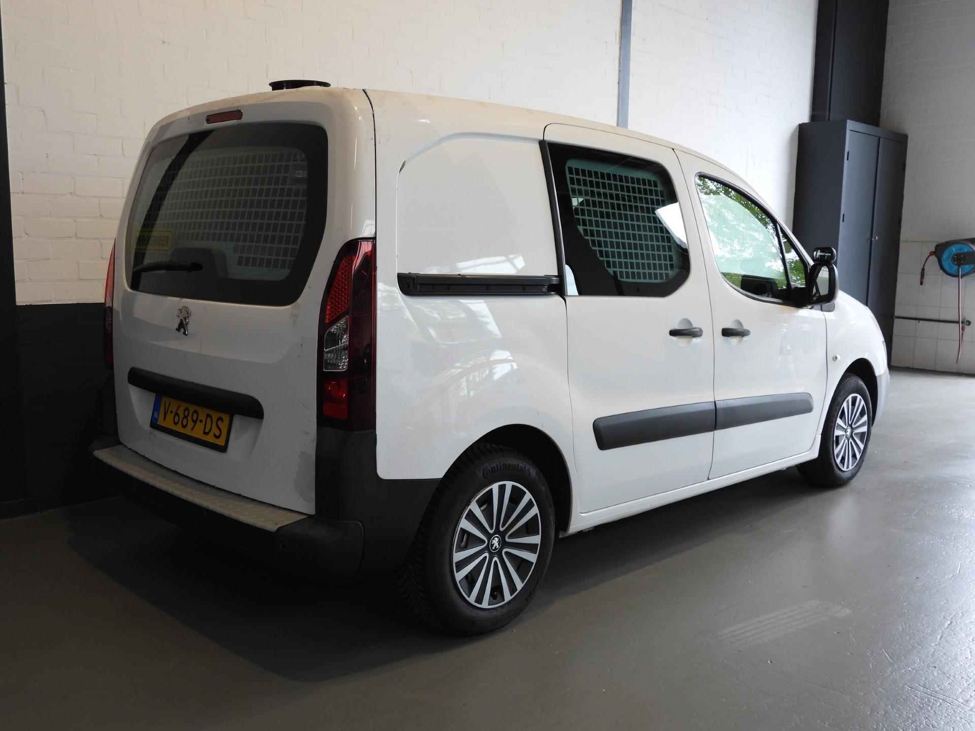 Peugeot Partner 120 1.6 HDi 100 L1 Première MARGE/NAVI/AIRCO/PDC! - 4/28