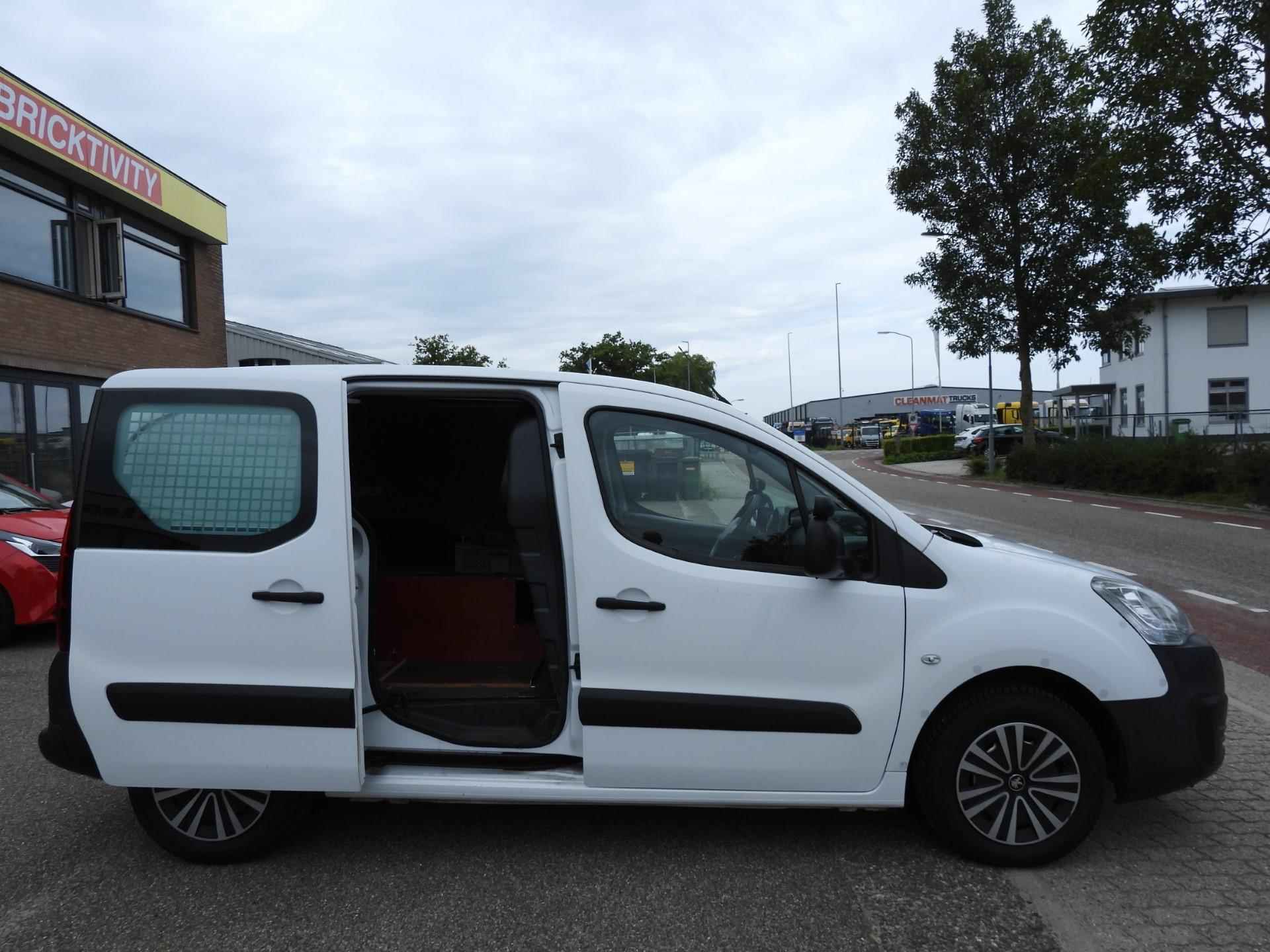 Peugeot Partner 120 1.6 HDi 100 L1 Première MARGE/NAVI/AIRCO/PDC! - 22/28