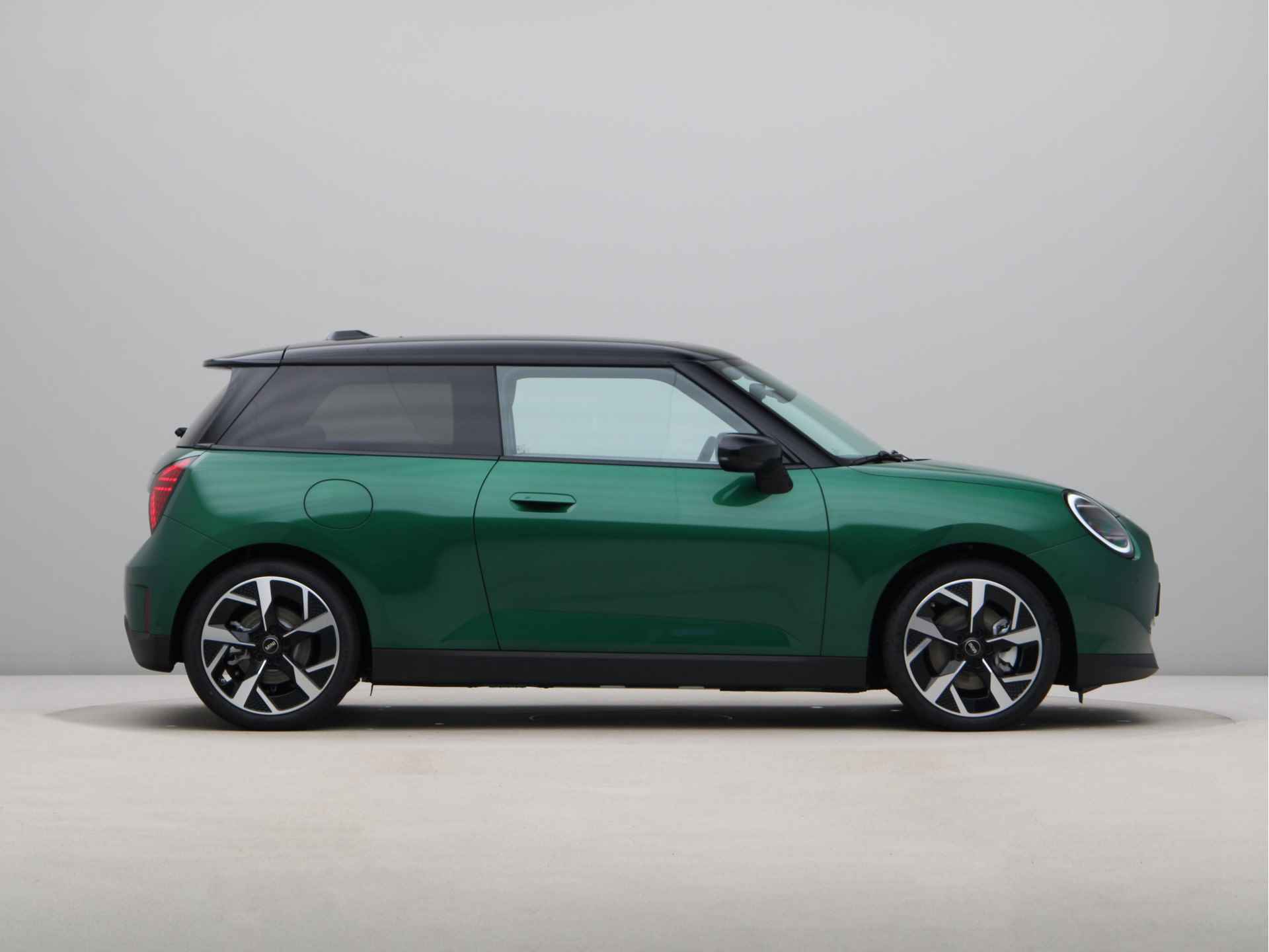 MINI Cooper E Favoured Pakket M PRIVATE LEASE EUR 399,- (48 mnd/10.000 km incl. SEPP subsidie) - 5/24