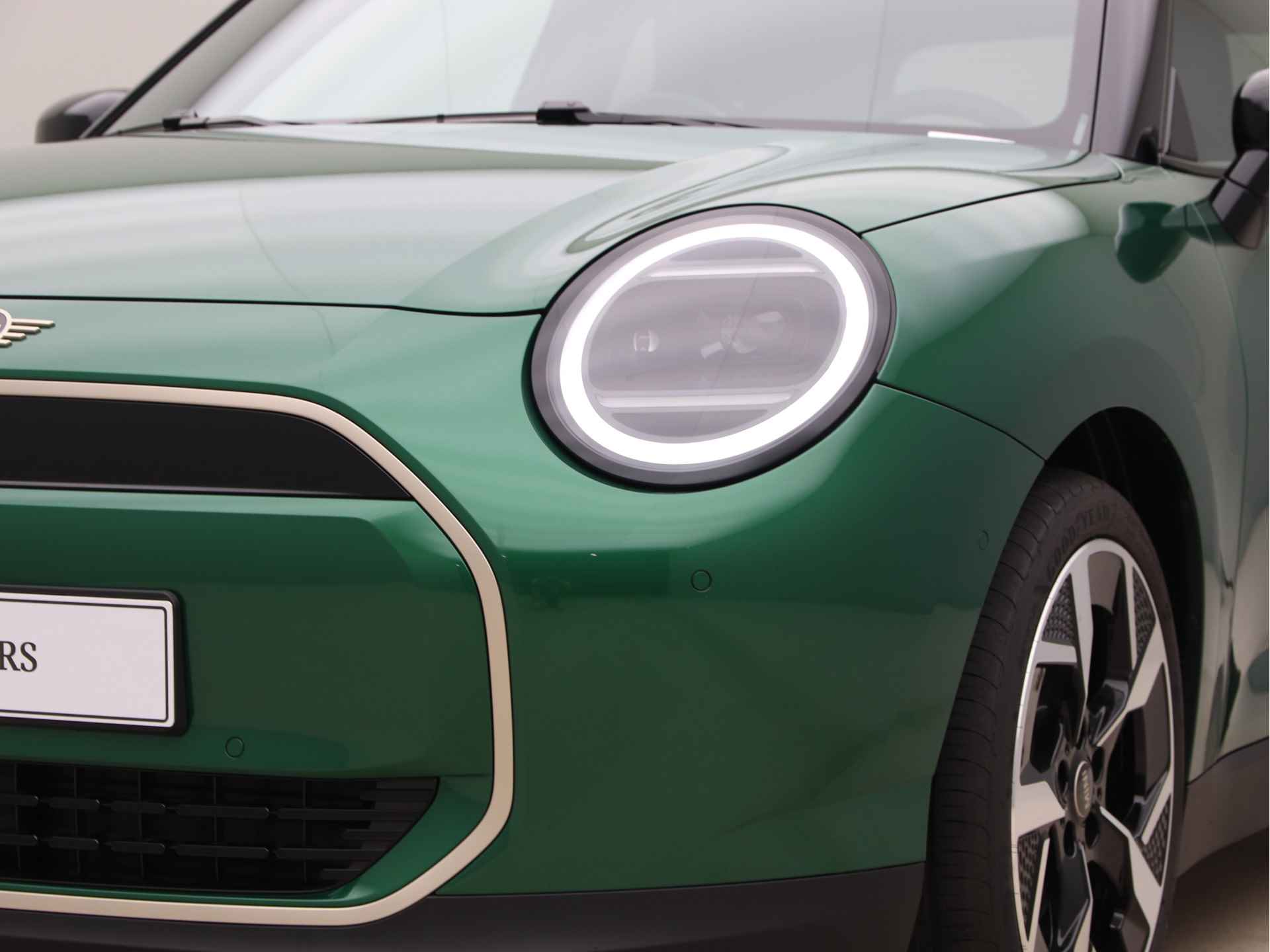 MINI Cooper E Favoured Pakket M PRIVATE LEASE EUR 399,- (48 mnd/10.000 km incl. SEPP subsidie) - 12/24