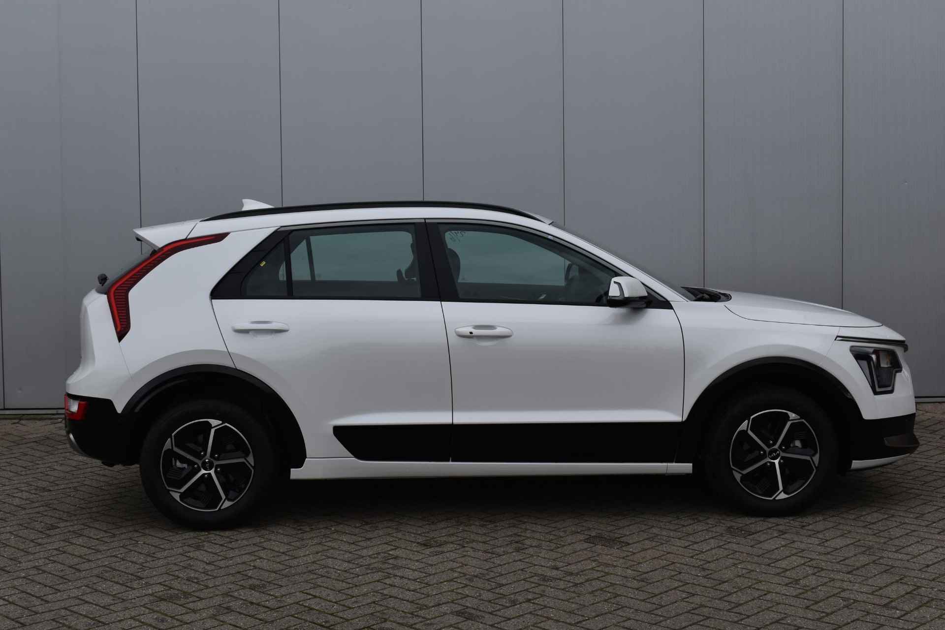 Kia Niro HEV 1.6 GDi Hybrid DynamicLine Kia Niro HEV DynamicLine 1.6 GDi Hybrid  (A) - 6/33