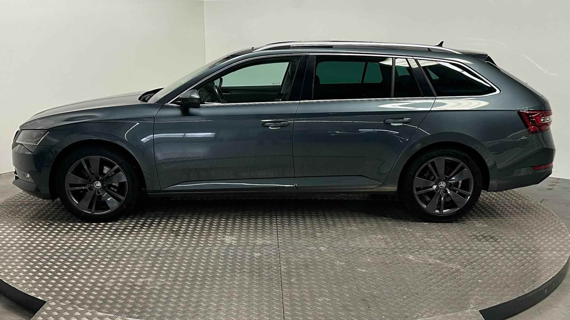 Skoda Superb Combi 1.5 TSI ACT Ambition Business benzine navigatie carplay parkeersensoren cruisecontrole pano carplay - 2/25