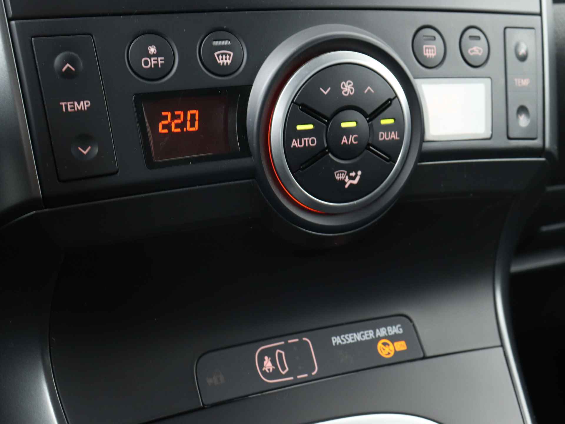 Toyota Verso 1.8 VVT-i Aspiration Limited | Trekhaak | Navigatie | Climate Control | - 12/44