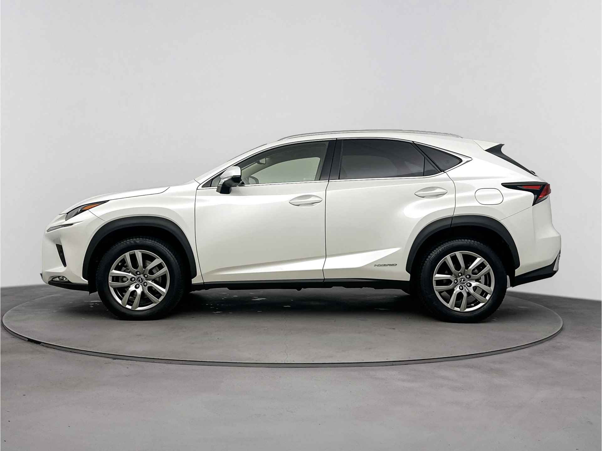 Lexus NX 300h AWD Luxury Edition Limited | Navigatie | Camera | Parkeersensoren | Cruise Control Adaptief | Climate Control | Stoelverwarming | - 4/45