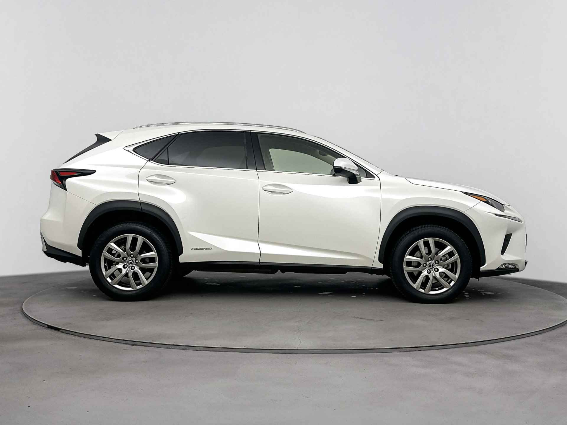 Lexus NX 300h AWD Luxury Edition Limited | Navigatie | Camera | Parkeersensoren | Cruise Control Adaptief | Climate Control | Stoelverwarming | - 16/45