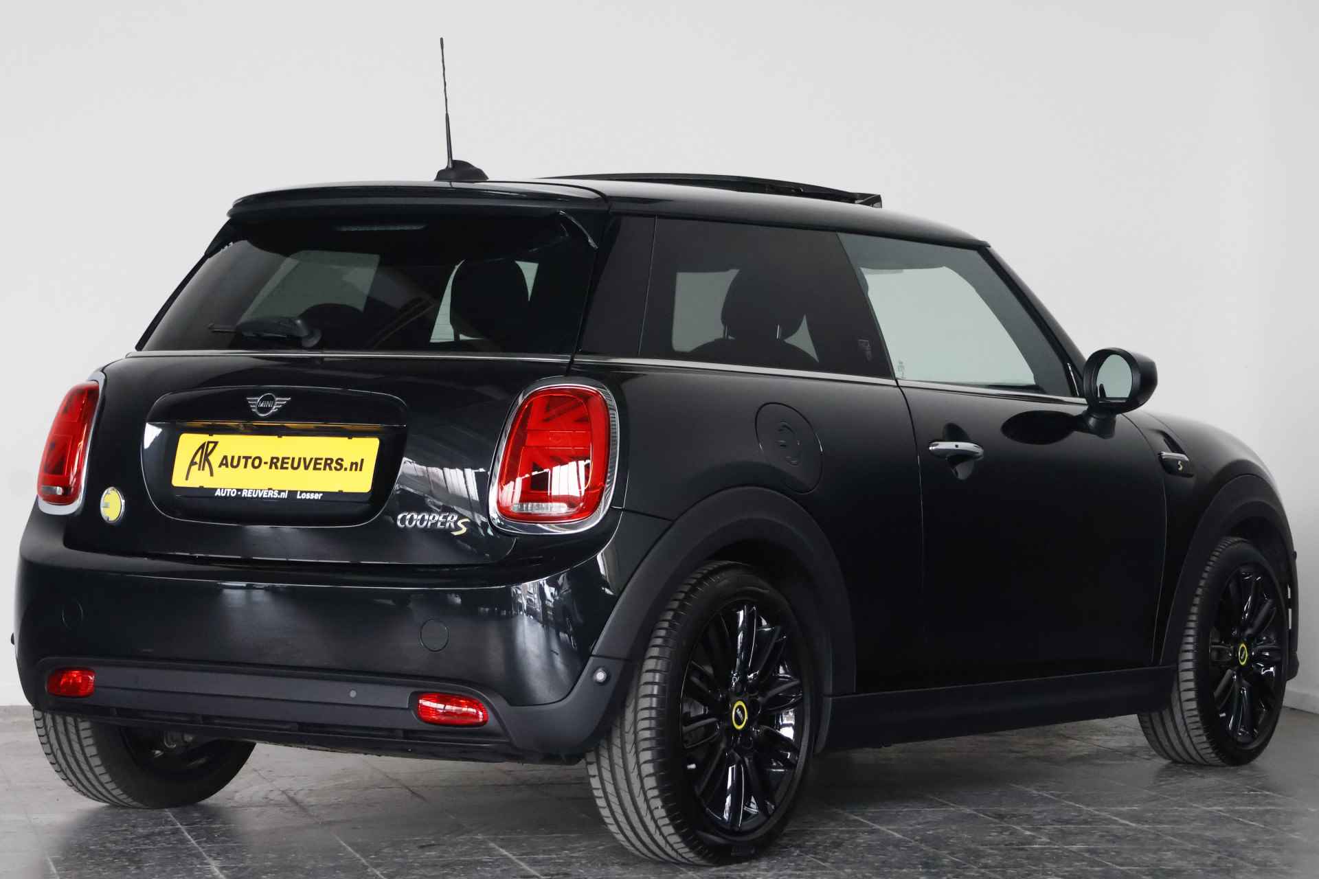 MINI Cooper Electric MINI Yours 33 kWh / LED / Opendak / Leder / HarmanKardon / HUD - 3/31