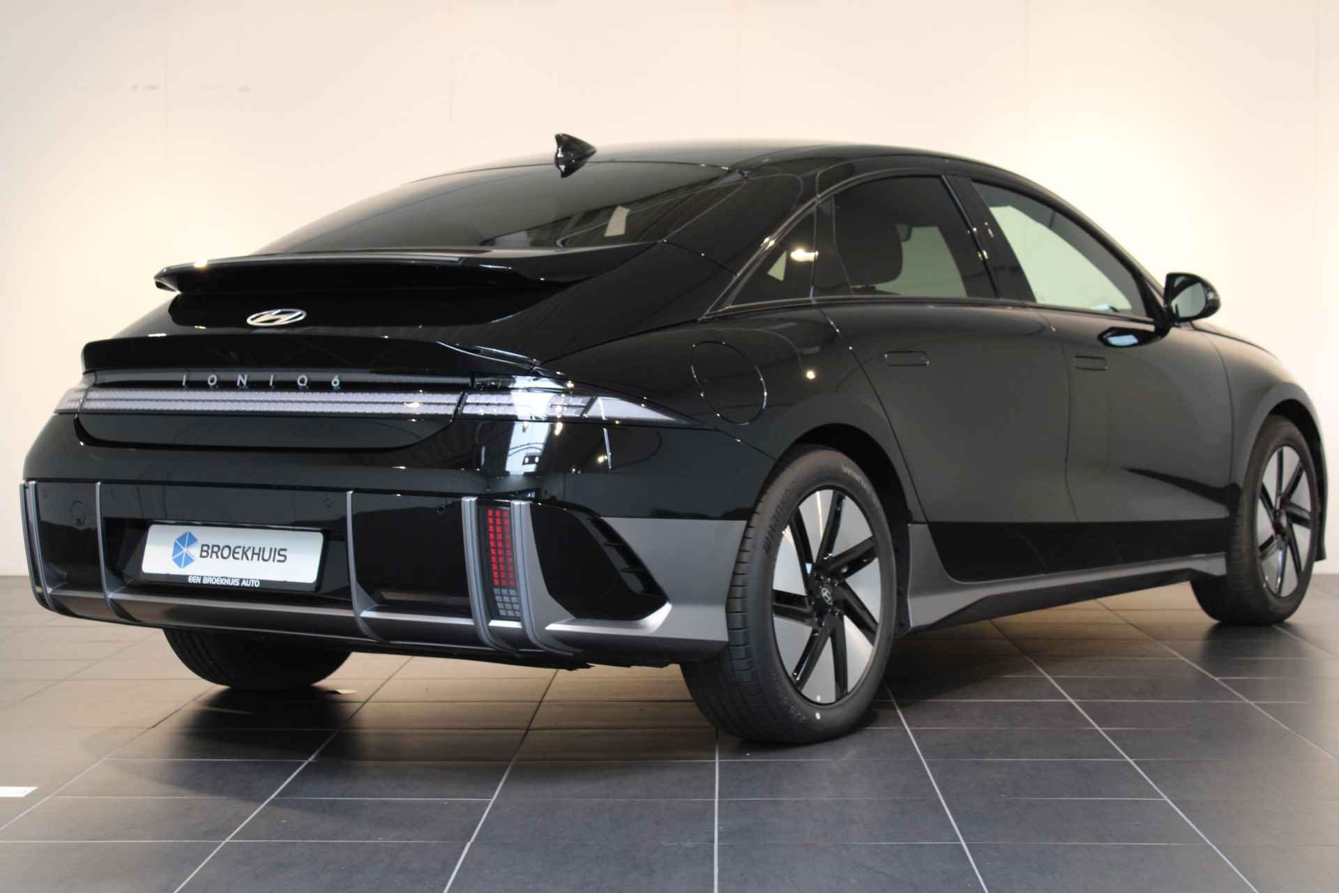 Hyundai IONIQ 6 77 kWh 229pk Connect | €14.390,- Voorraad Voordeel !! - 2/16