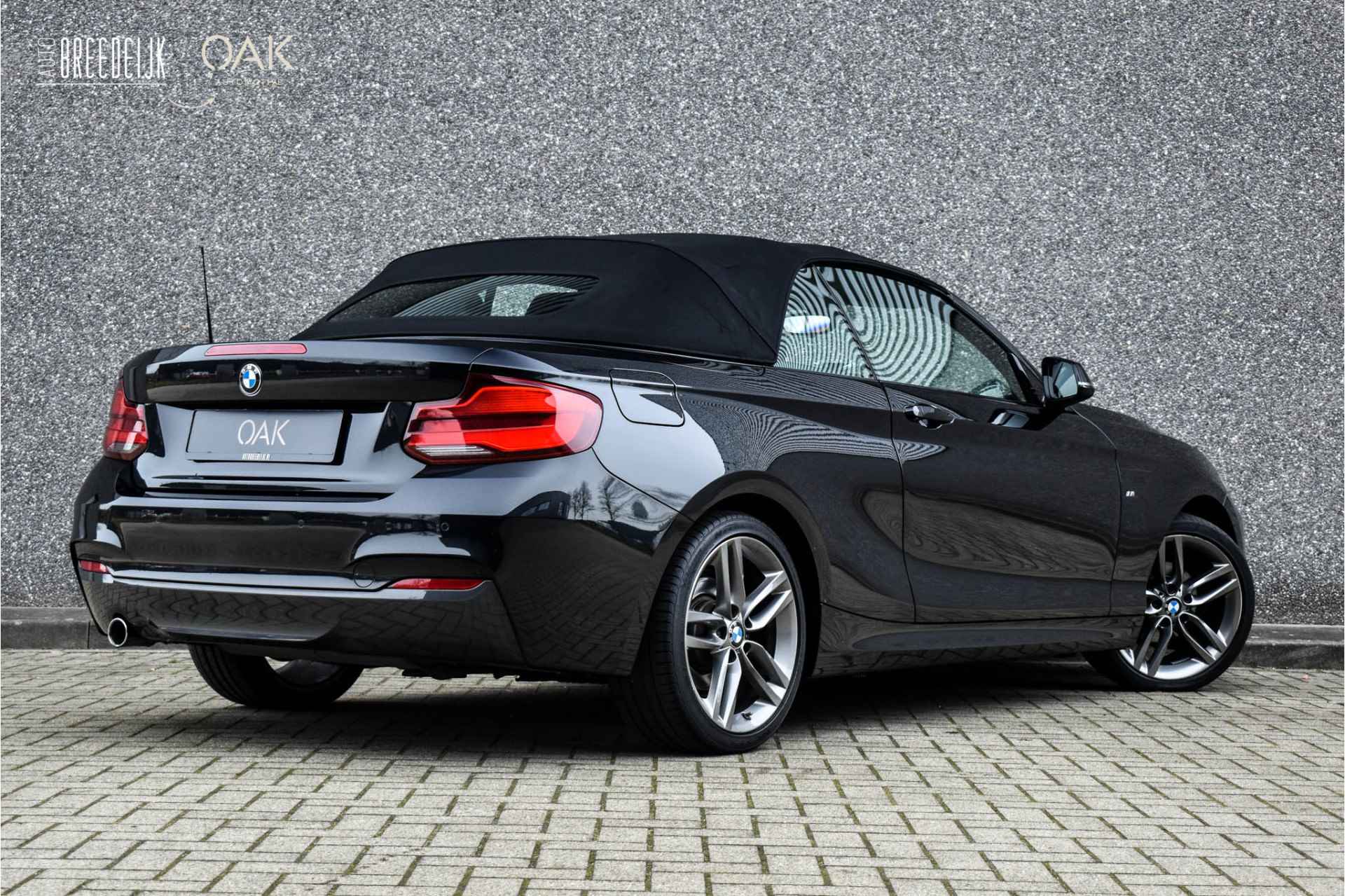 BMW 2 Serie Cabrio 218i Aut. | M-Sport | NaviProf | Leder | Xenon | 18"LM | NL Auto | Sapphire Zwart - 2/23