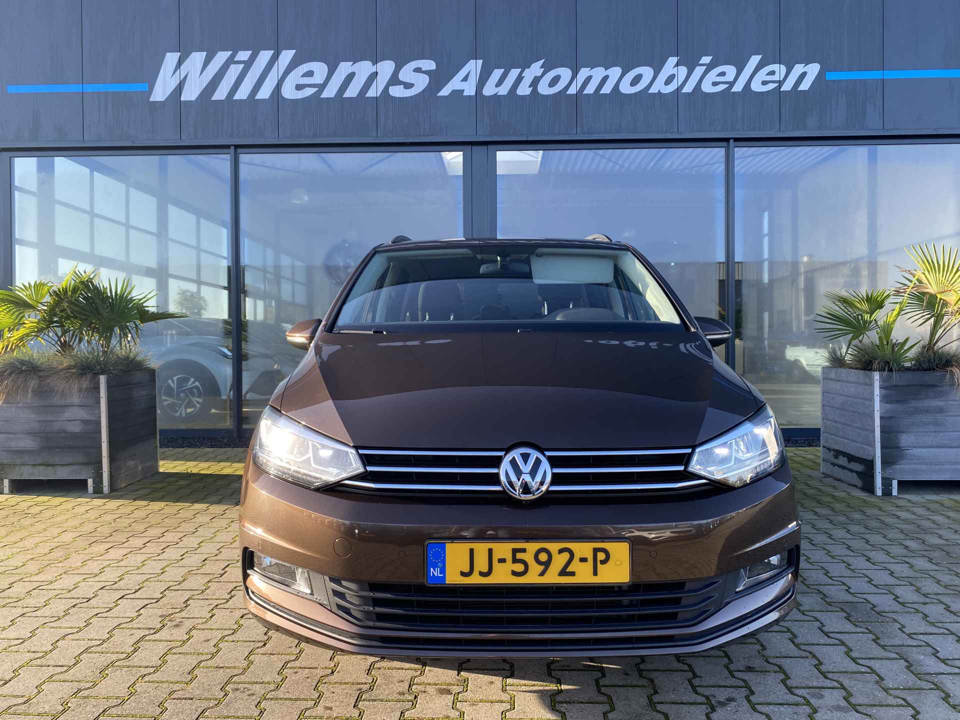 Volkswagen Touran 1.4 TSI Comfortline 7p DSG & App Connect  & Trekhaak, 3 stoelen isofix - 2/35