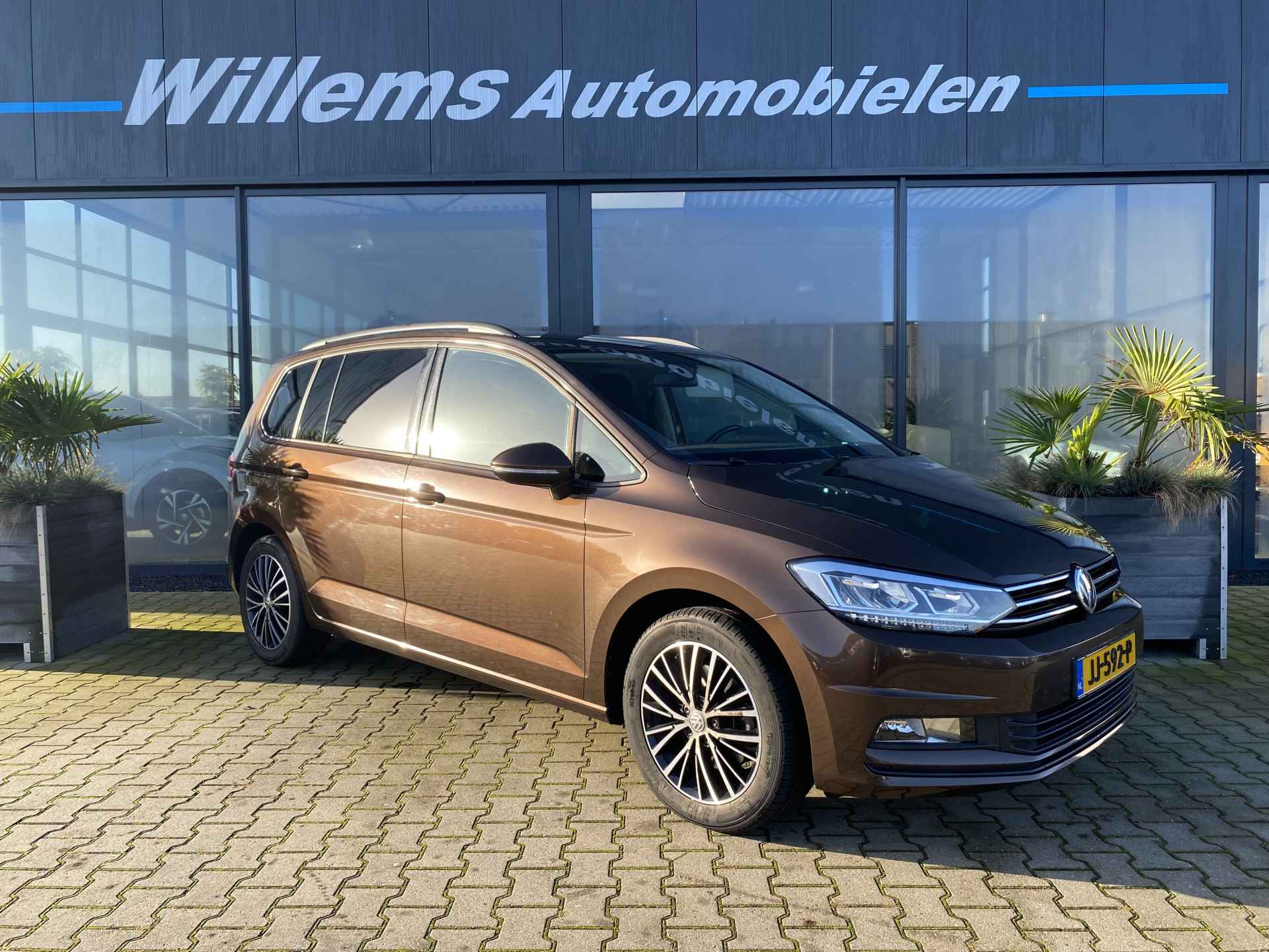 Volkswagen Touran 1.4 TSI Comfortline 7p DSG & App Connect  & Trekhaak, 3 stoelen isofix - 3/35