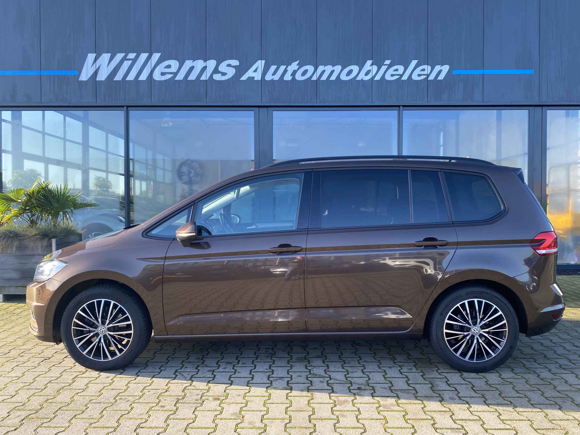 Volkswagen Touran 1.4 TSI Comfortline 7p DSG & App Connect  & Trekhaak, 3 stoelen isofix - 9/35