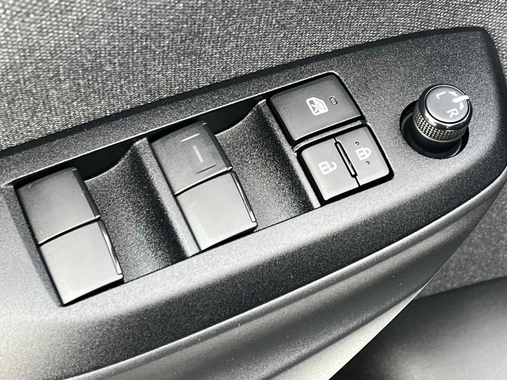 Toyota Yaris 1.5 Hybrid Dynamic | Carplay | LED koplampen | Licht metalen velgen | Parkeercamera | - 20/26