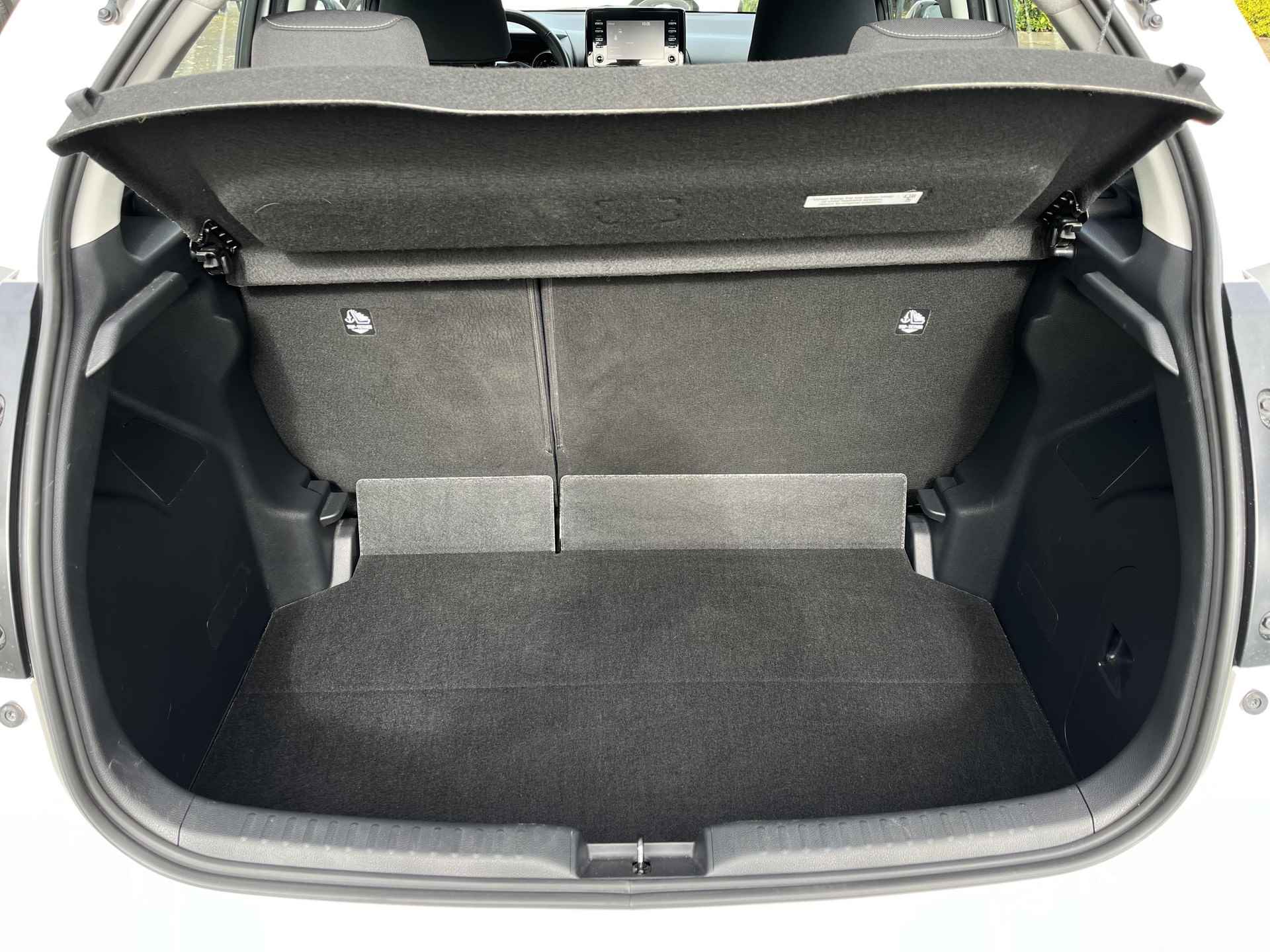 Toyota Yaris 1.5 Hybrid Dynamic | Carplay | LED koplampen | Licht metalen velgen | Parkeercamera | - 24/26