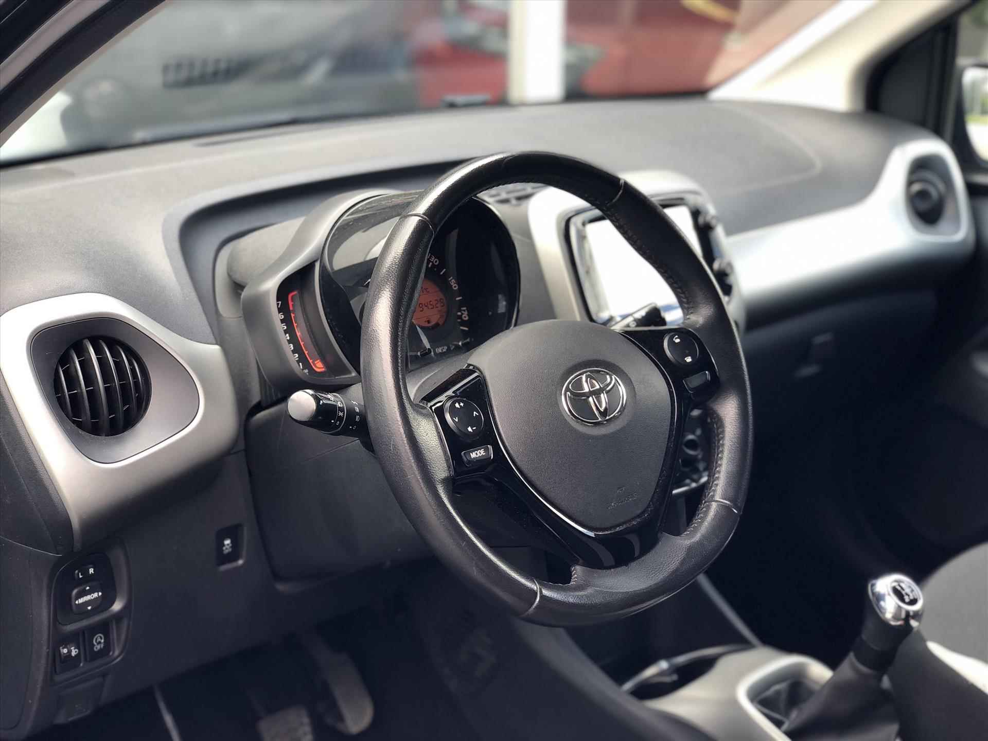 Toyota Aygo 1.0 VVT-i X-Sport | Lichtmetalen velgen, Privacy Glass, Spoiler, Trekhaak, Parkeercamera, Stuurbediening, Bluetooth, Zeer compleet! - 14/33