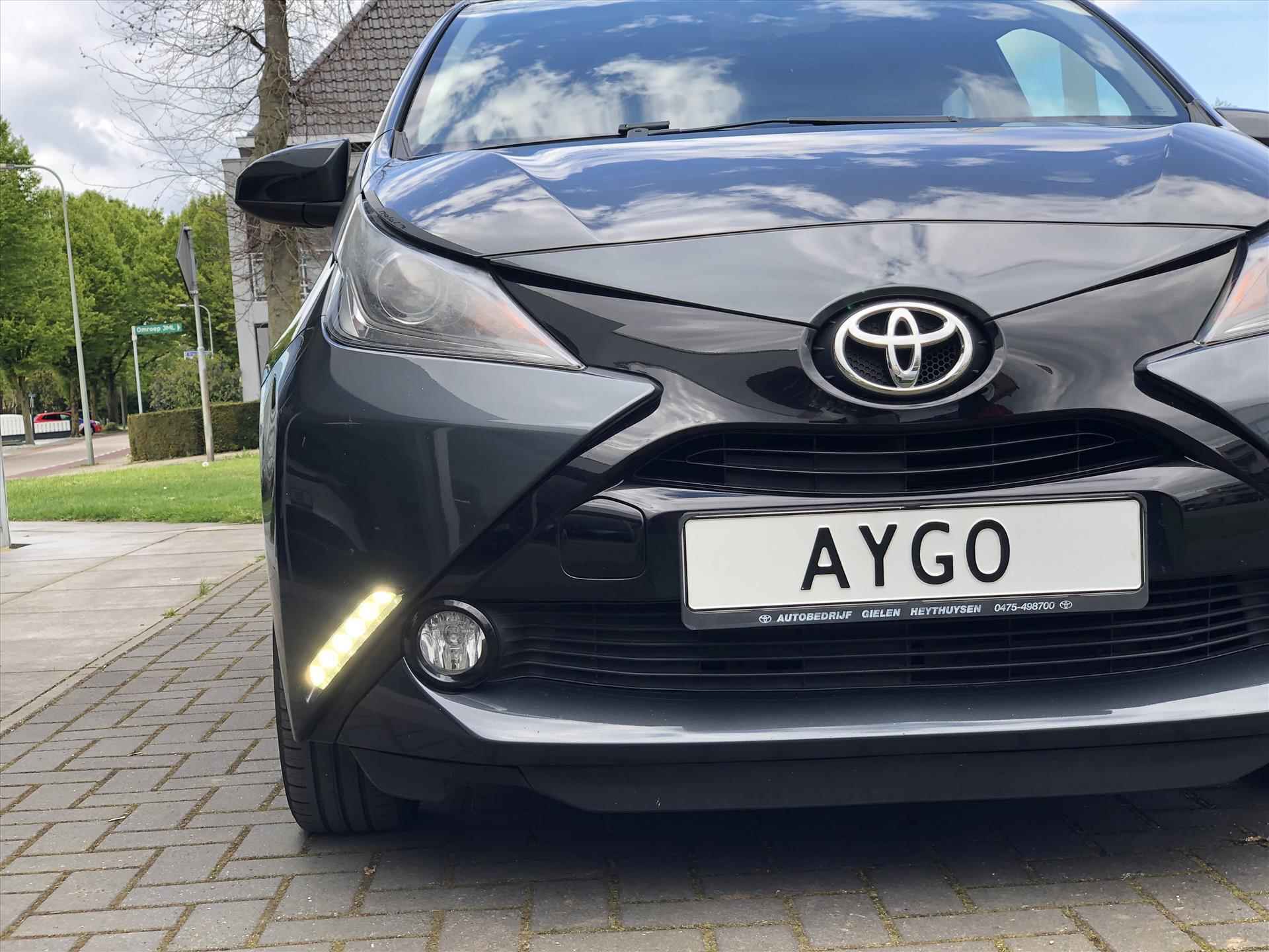 Toyota Aygo 1.0 VVT-i X-Sport | Lichtmetalen velgen, Privacy Glass, Spoiler, Trekhaak, Parkeercamera, Stuurbediening, Bluetooth, Zeer compleet! - 6/33