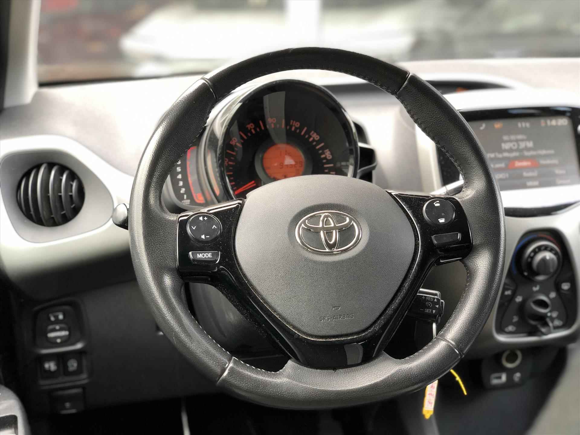 Toyota Aygo 1.0 VVT-i X-Sport | Lichtmetalen velgen, Privacy Glass, Spoiler, Trekhaak, Parkeercamera, Stuurbediening, Bluetooth, Zeer compleet! - 12/33