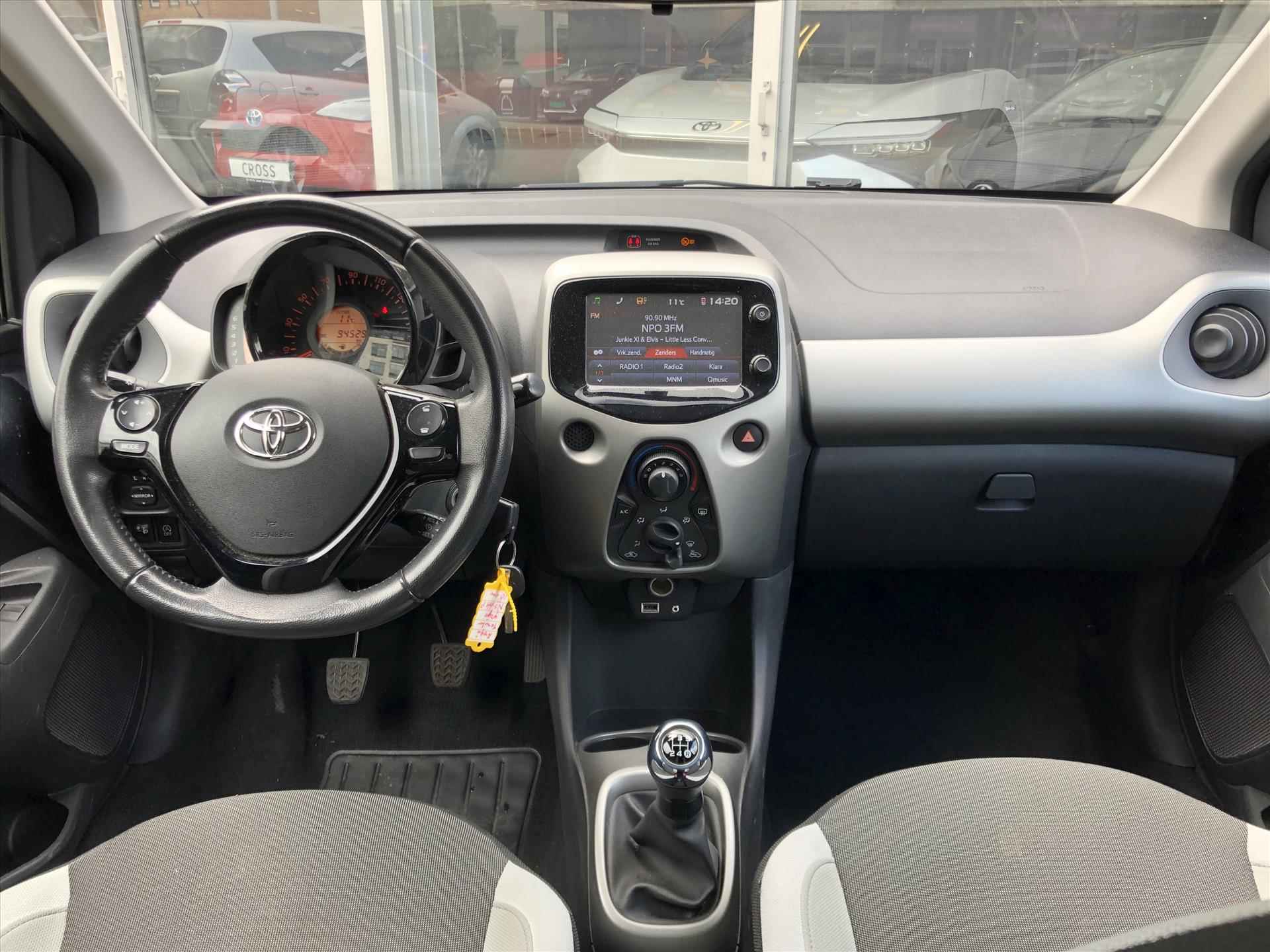 Toyota Aygo 1.0 VVT-i X-Sport | Lichtmetalen velgen, Privacy Glass, Spoiler, Trekhaak, Parkeercamera, Stuurbediening, Bluetooth, Zeer compleet! - 13/33