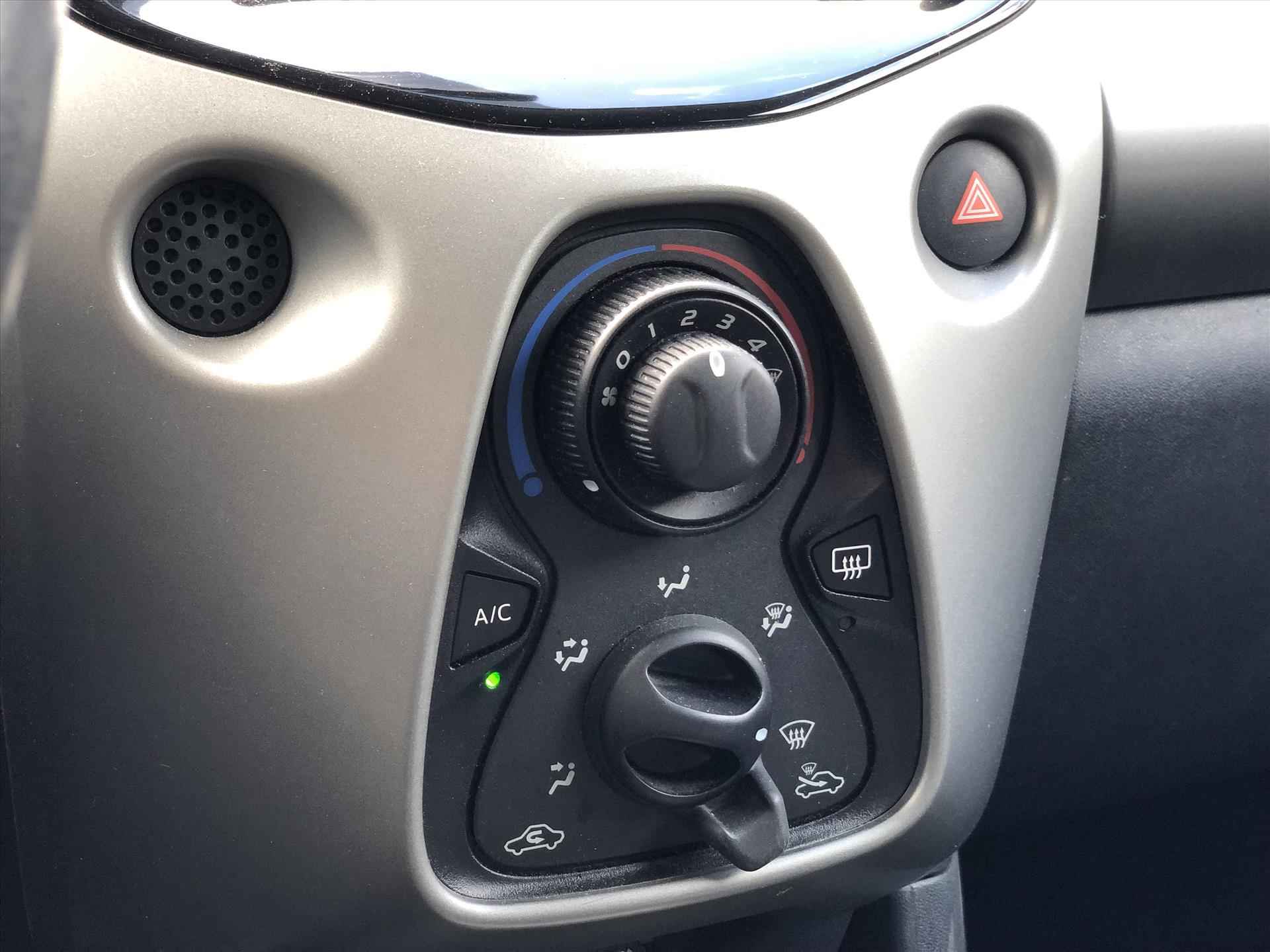 Toyota Aygo 1.0 VVT-i X-Sport | Lichtmetalen velgen, Privacy Glass, Spoiler, Trekhaak, Parkeercamera, Stuurbediening, Bluetooth, Zeer compleet! - 30/33