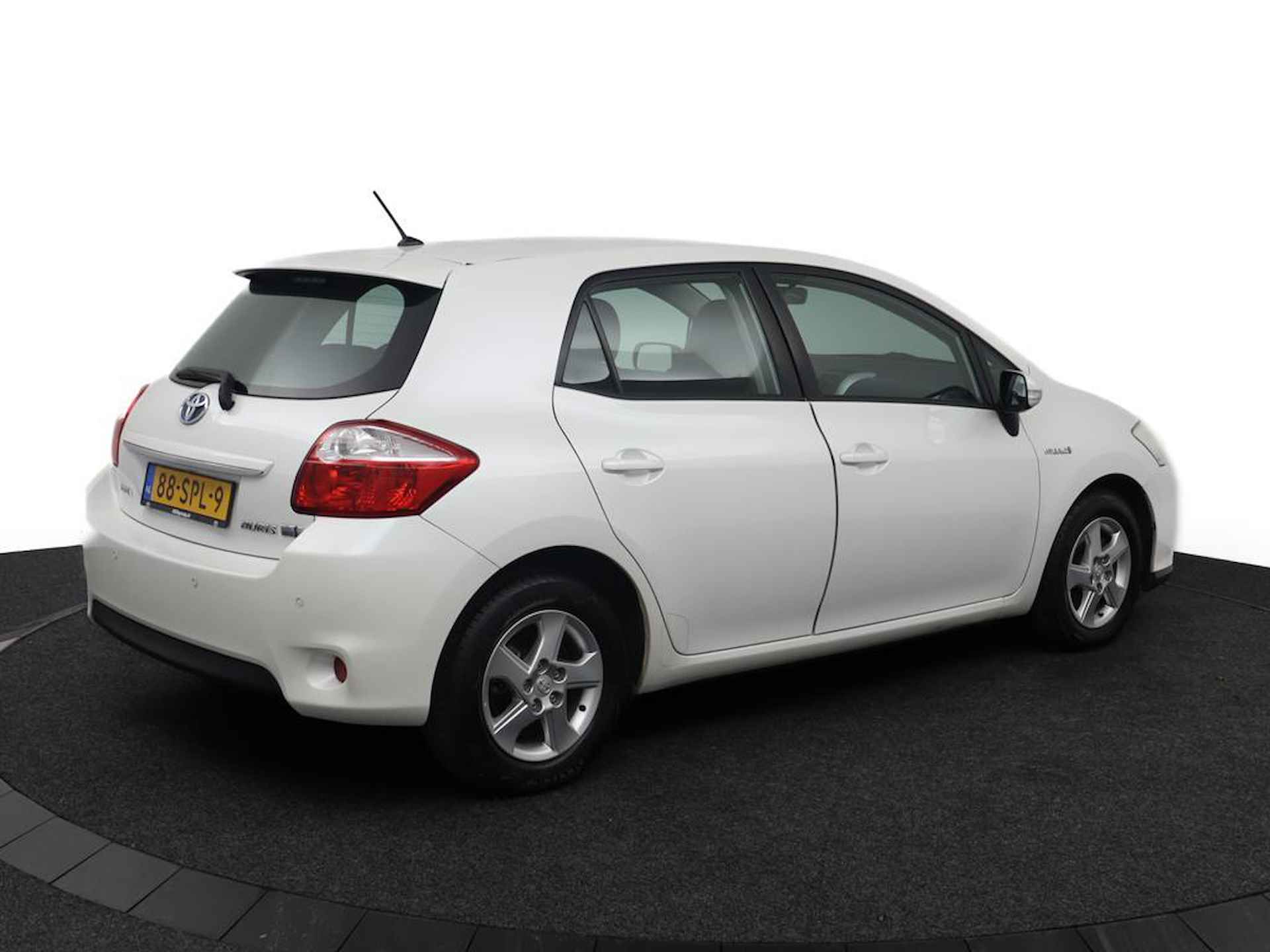 Toyota Auris 1.8 Full Hybrid Aspiration | Climate control | Parkeersensoren | Dealer onderhouden | - 2/42