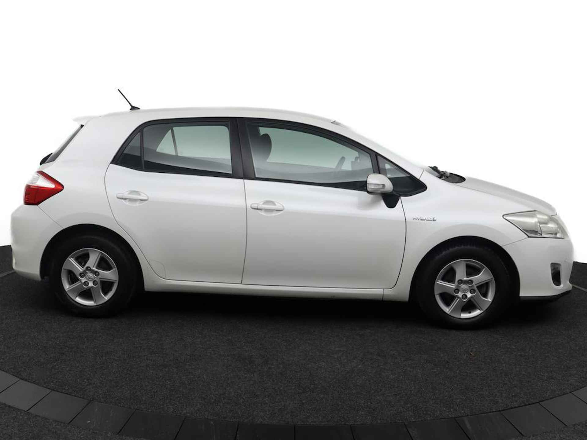 Toyota Auris 1.8 Full Hybrid Aspiration | Climate control | Parkeersensoren | Dealer onderhouden | - 12/42