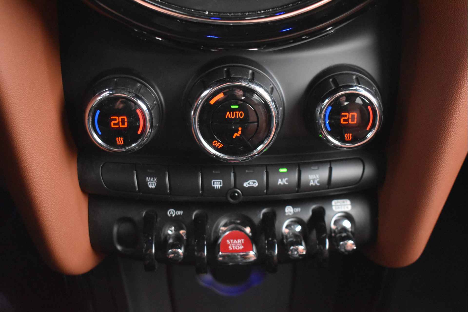 MINI Mini 1.5 Cooper Chili Business Bi-Tone | NL-Auto | Z+W banden | Leder | Nav | Carplay | Cruise Contr | LED  / Xenon | LM-Velgen - 24/54