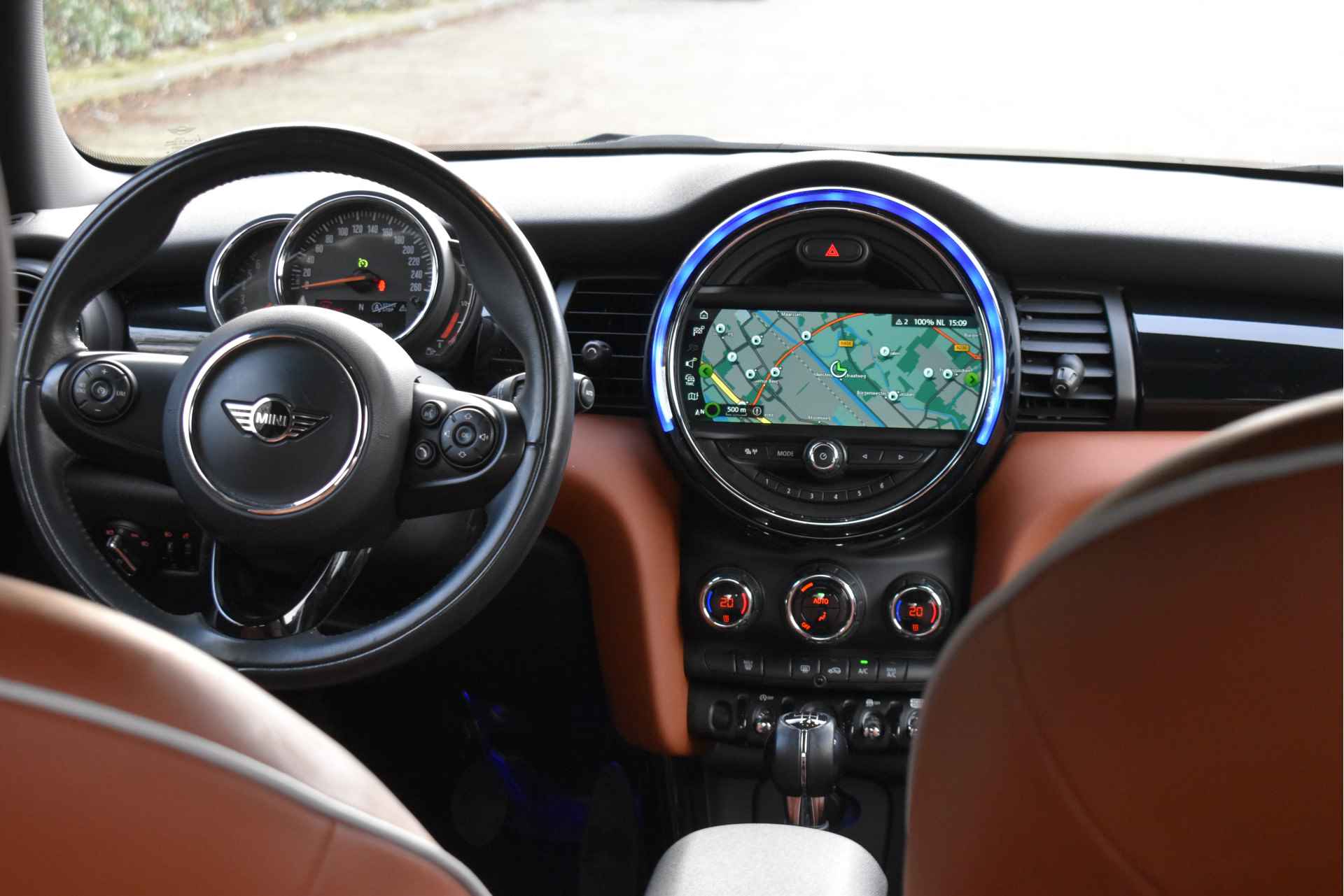 MINI Mini 1.5 Cooper Chili Business Bi-Tone | NL-Auto | Z+W banden | Leder | Nav | Carplay | Cruise Contr | LED  / Xenon | LM-Velgen - 33/54