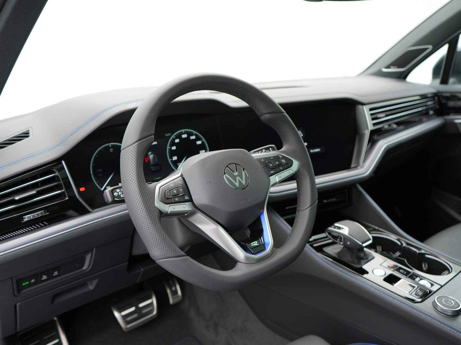 Volkswagen Touareg 3.0 TSi eHybrid 4MOTION R | auto. wegklapbare trekhaak | Navigatie by App |  Lederen bekleding | Velgen 22" | Panoramadak | - 26/90