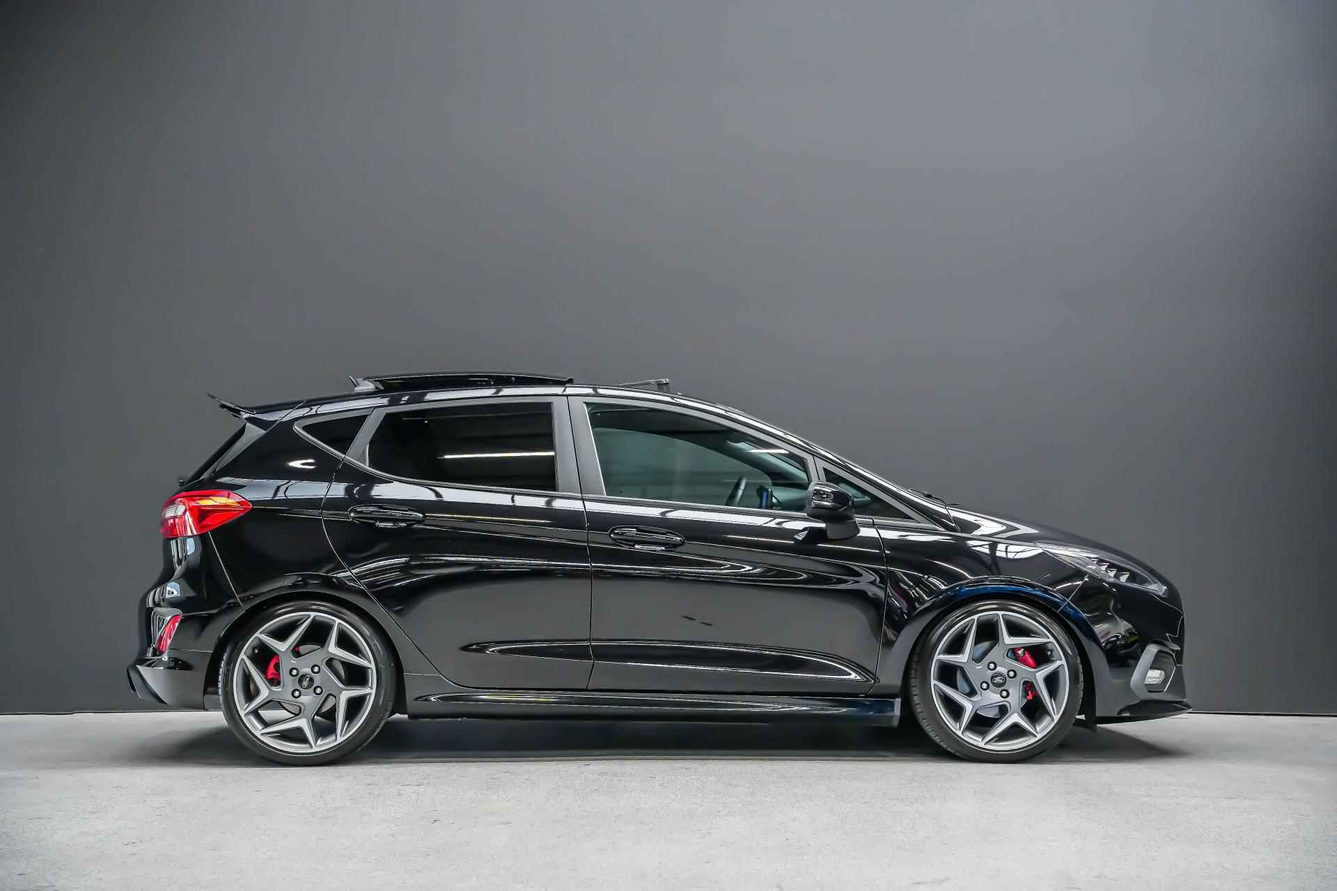 Ford Fiesta 1.5 200pk ST-3 PERFORMANCE PACK |full options|launch control|camera|B&O|winterpack|verlaagd onderstel|custom striping| - 7/36