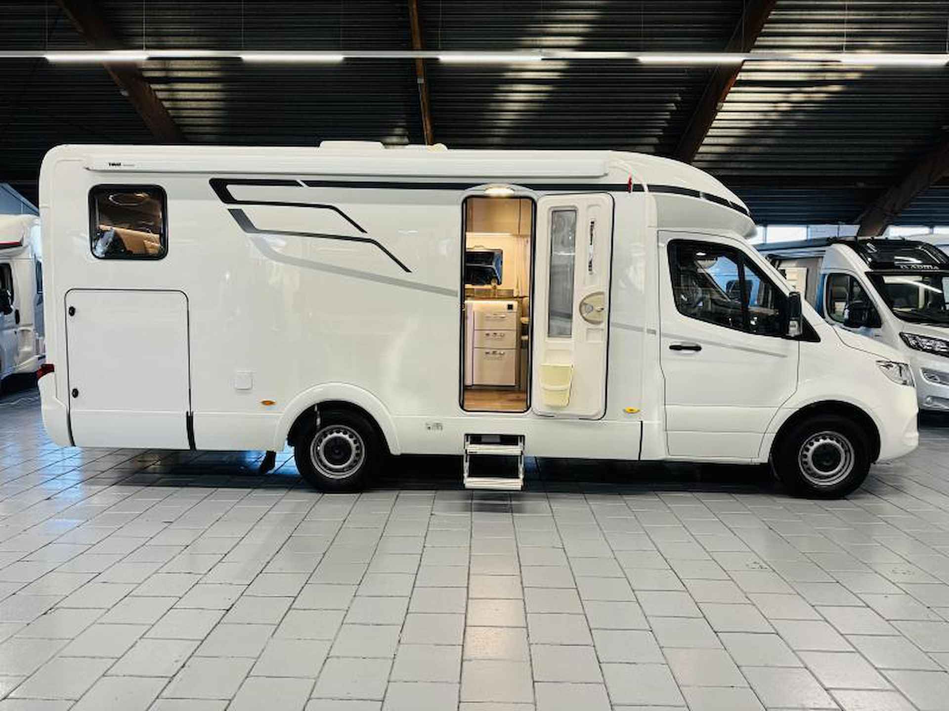 Hymer Tramp 685 S Automaat Enkele bedden - 5/25