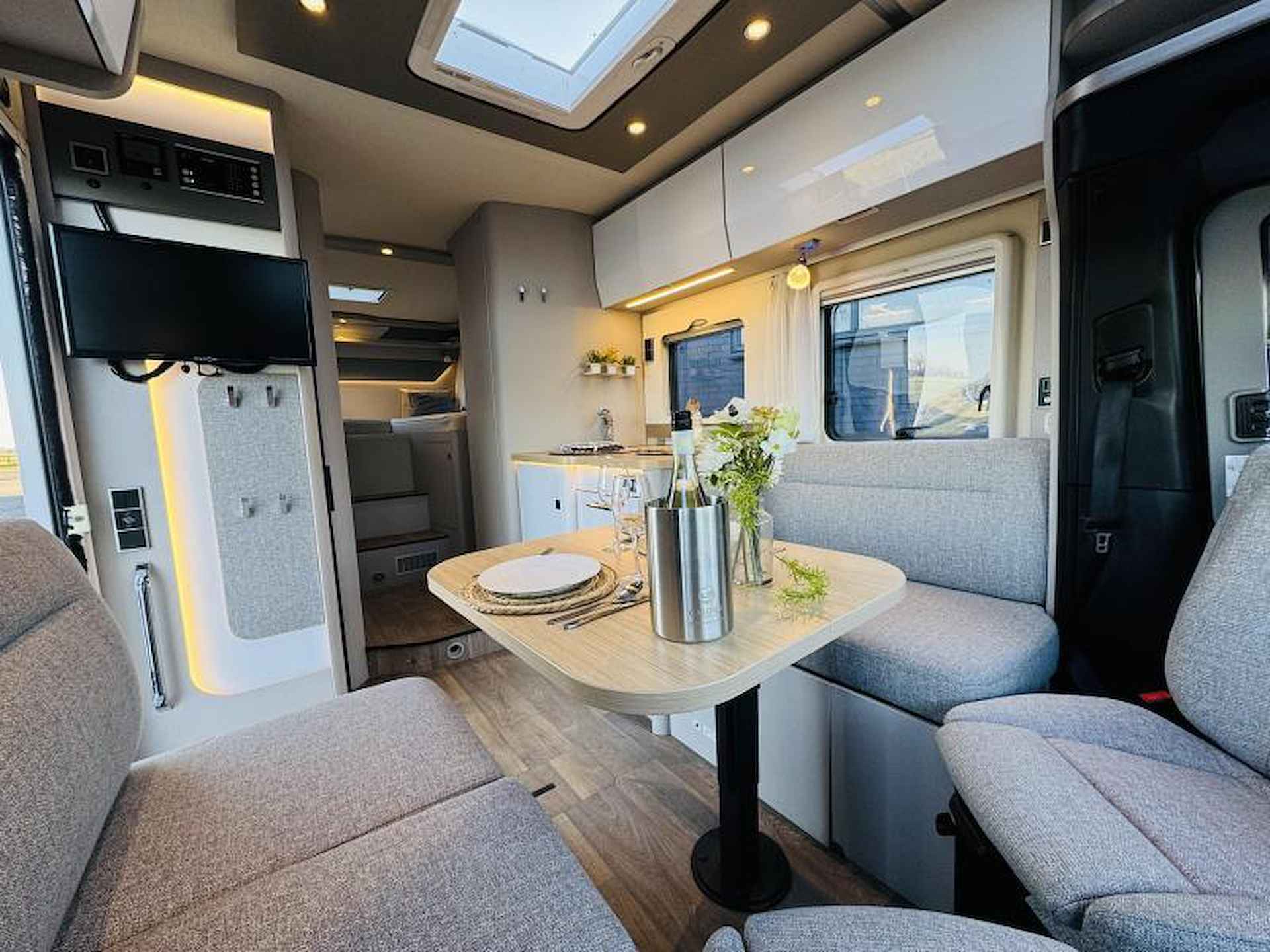 Hymer Tramp 685 S Automaat Enkele bedden - 13/25