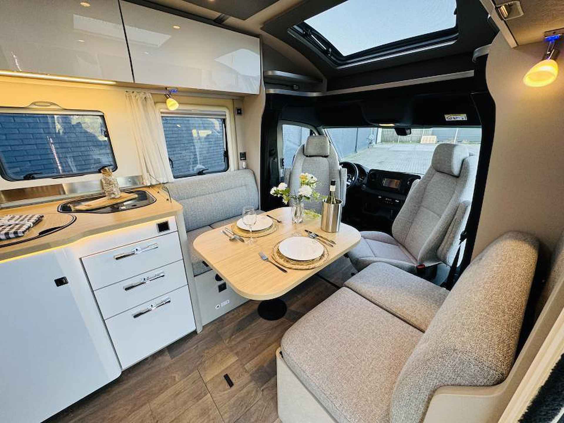 Hymer Tramp 685 S Automaat Enkele bedden - 14/25