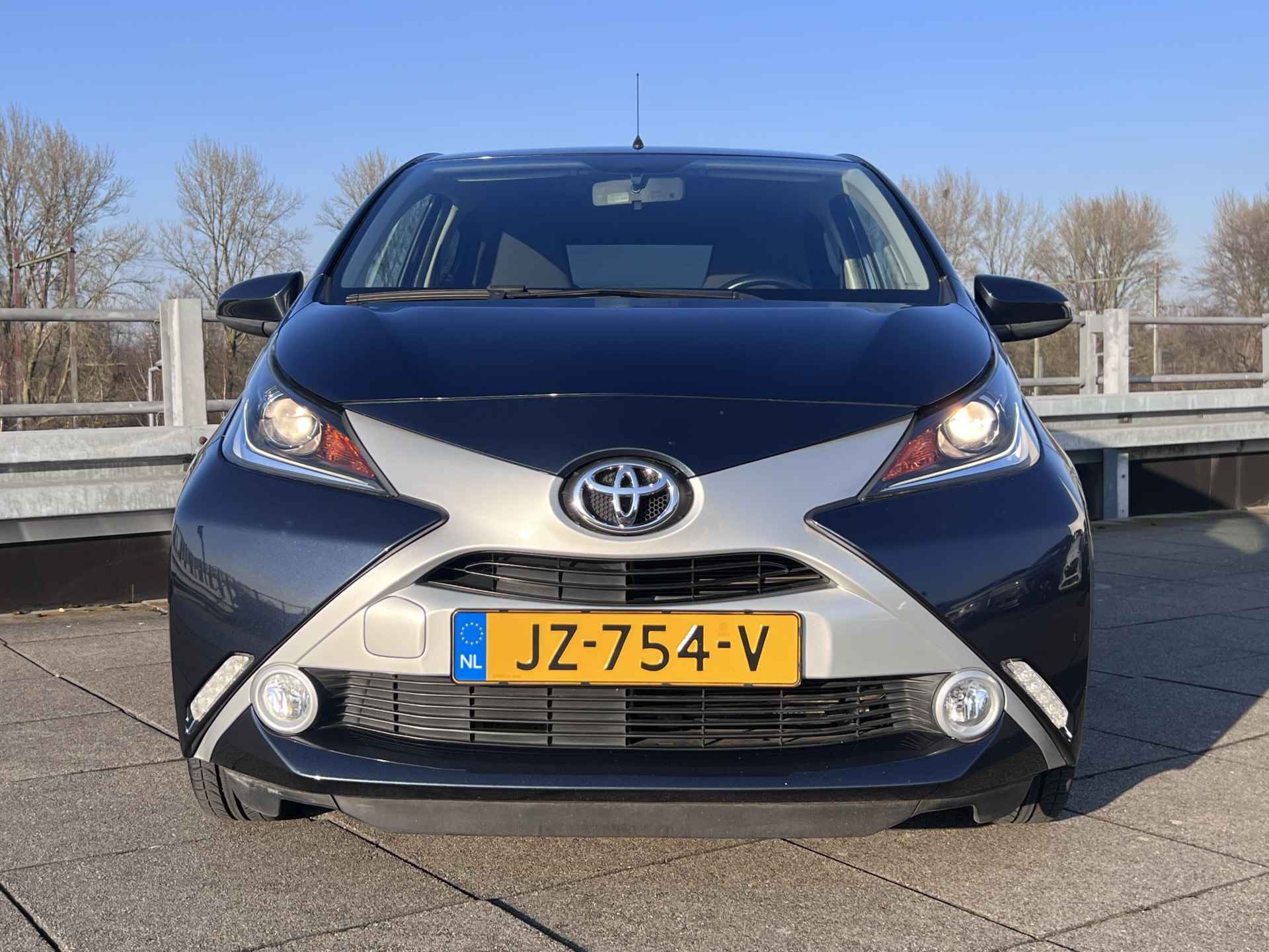 Toyota Aygo 1.0 VVT-i x-sport | Lichtmetalen Velgen | Airco | Camera | Extra Getint Glas - 4/27