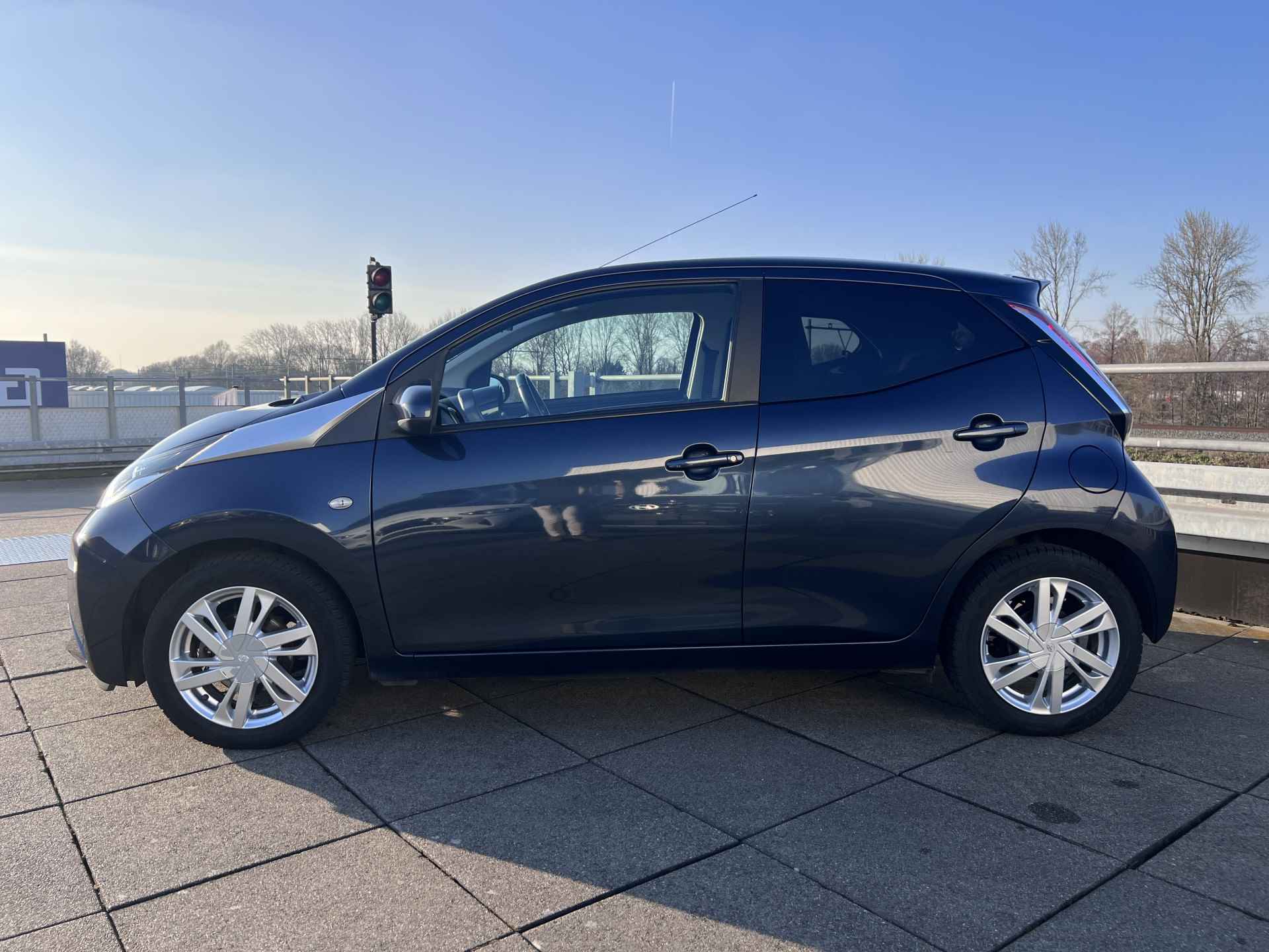 Toyota Aygo 1.0 VVT-i x-sport | Lichtmetalen Velgen | Airco | Camera | Extra Getint Glas - 6/27