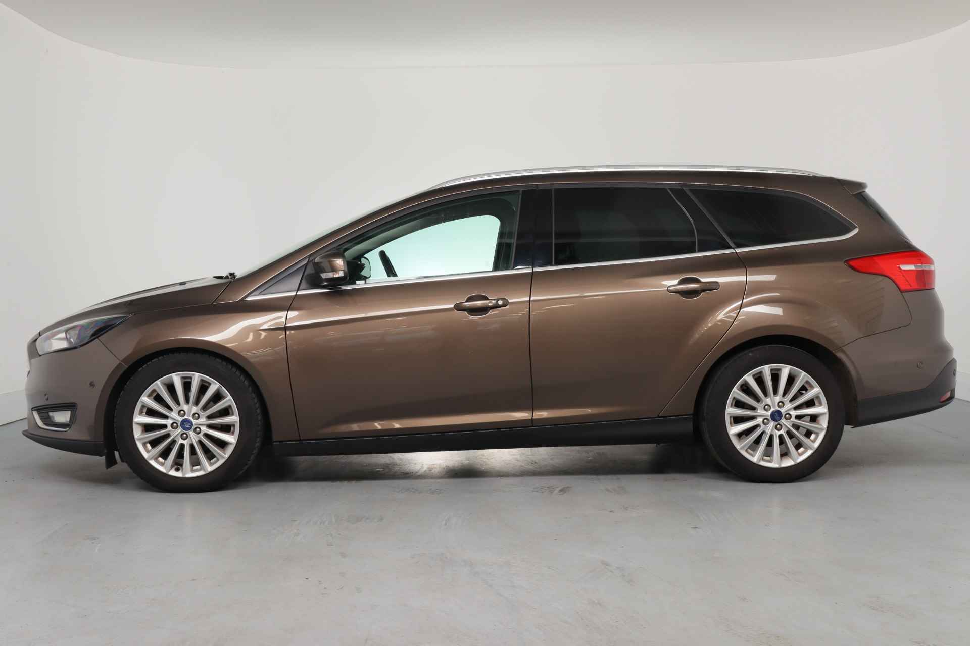 Ford Focus Wagon 1.0 Titanium | Navigatie | Climate Control | Cruise Control | Keyless | Parkeersensoren V+A | Lichtmetalen Velgen | Apple - 4/36