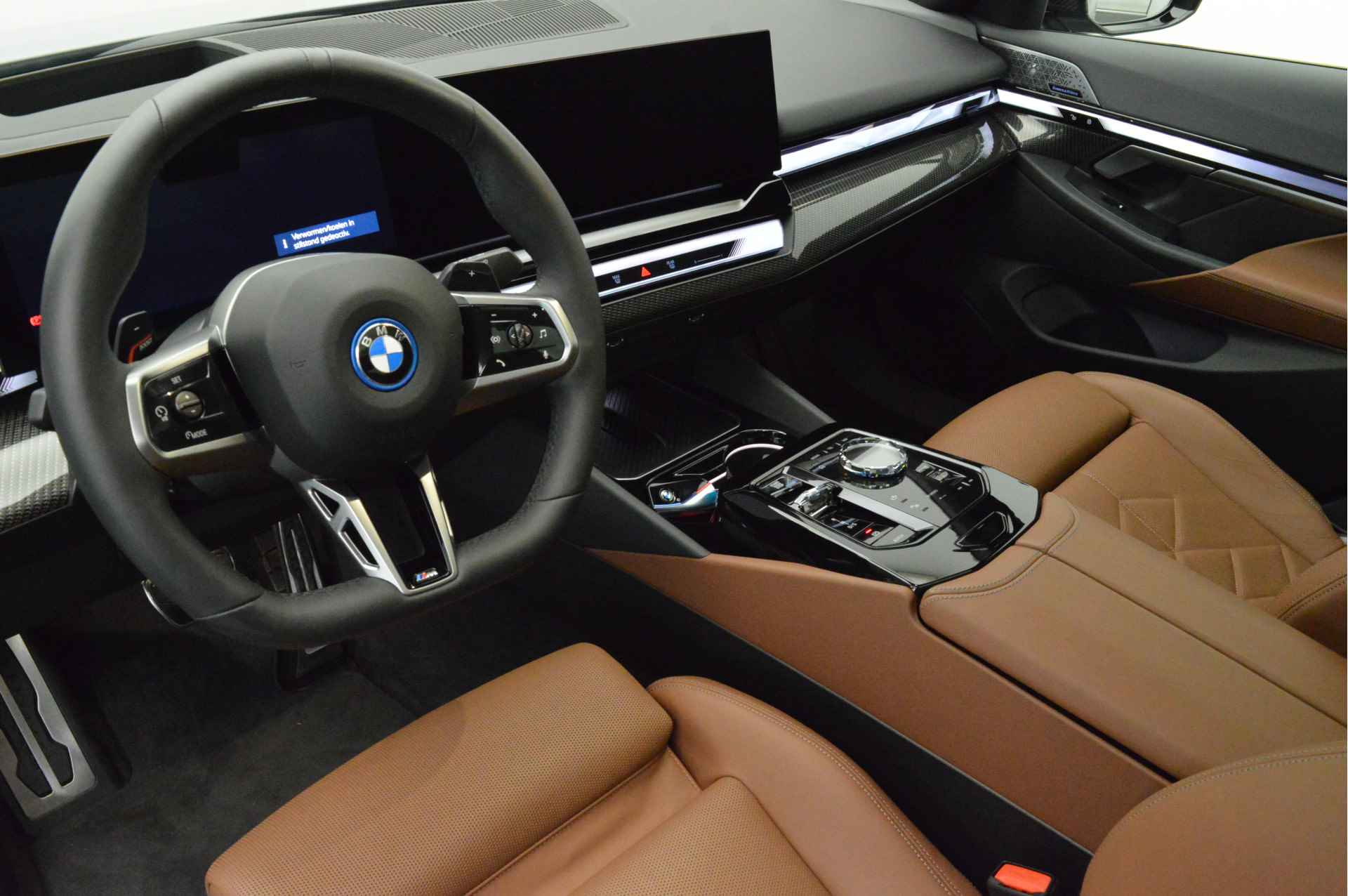 BMW 5 Serie 550e xDrive High Executive M Sport Automaat / Panoramadak / Trekhaak / Stoelventilatie / Adaptieve LED / Bowers & Wilkins / Live Cockpit Professional / Verwarmd stuurwiel - 5/28