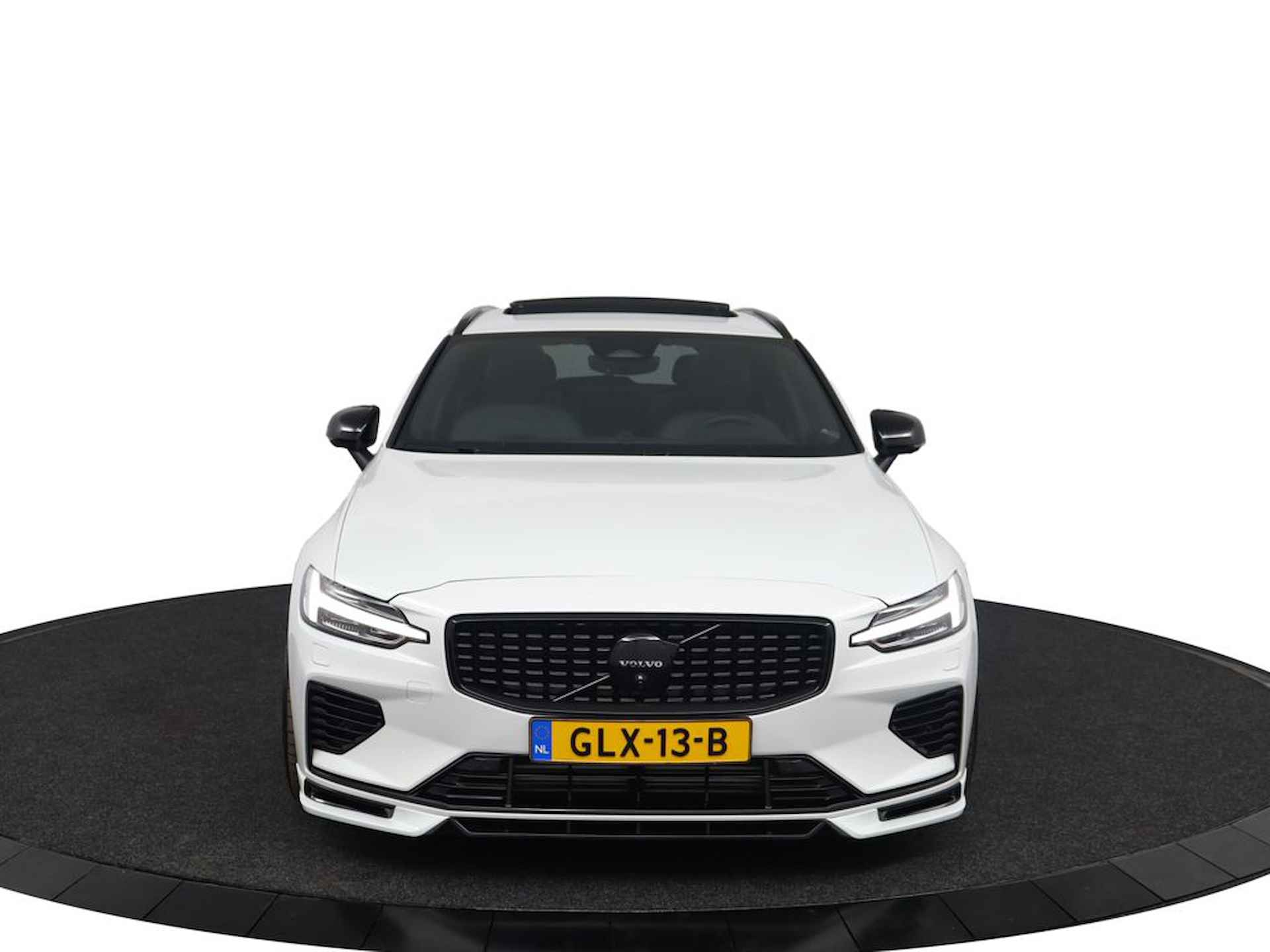 Volvo V60 T8 AWD Ultra Dark | Demo Deal | Full Option | Heico bodykit Inclusief Actief Vierpijps Sportuitlaatsysteem Met Klepbediening | Spoorverbreders | Heico verlagingsset | 21'' Polestar velgen | Bowers & Wilkins | Polestar Engineered Software | Gelamineerd glas | Stoelverwarming voor & achter | Standverwarming met timer | - 3/67