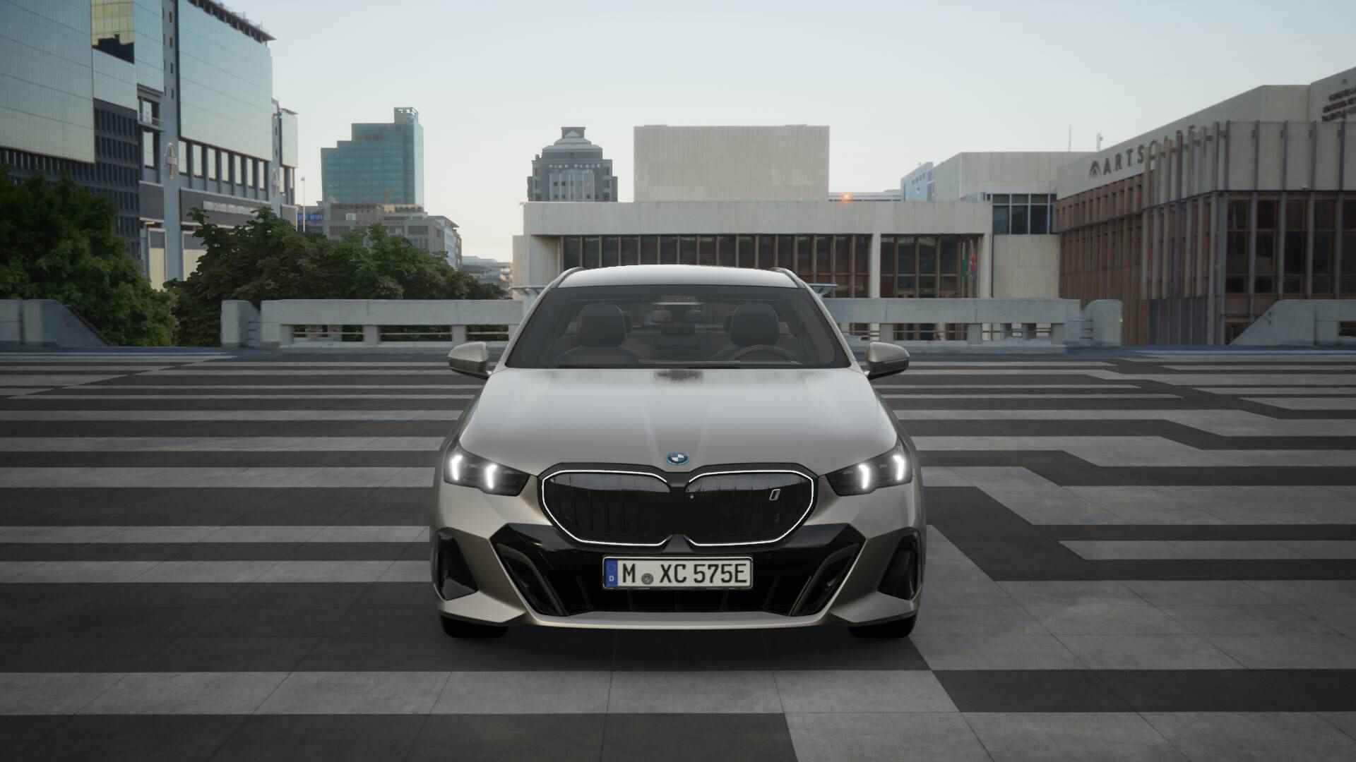 BMW i5 Touring eDrive40 High Executive M Sport 84 kWh / Panoramadak / Parking Assistant Professional / Adaptieve LED / Stoelventilatie / Driving Assistant Professional / Comfort Access - 4/11