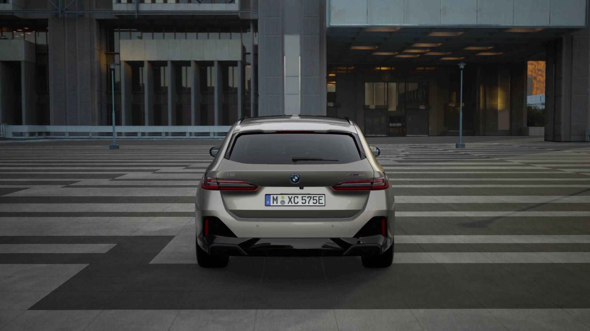 BMW i5 Touring eDrive40 High Executive M Sport 84 kWh / Panoramadak / Parking Assistant Professional / Adaptieve LED / Stoelventilatie / Driving Assistant Professional / Comfort Access - 5/11