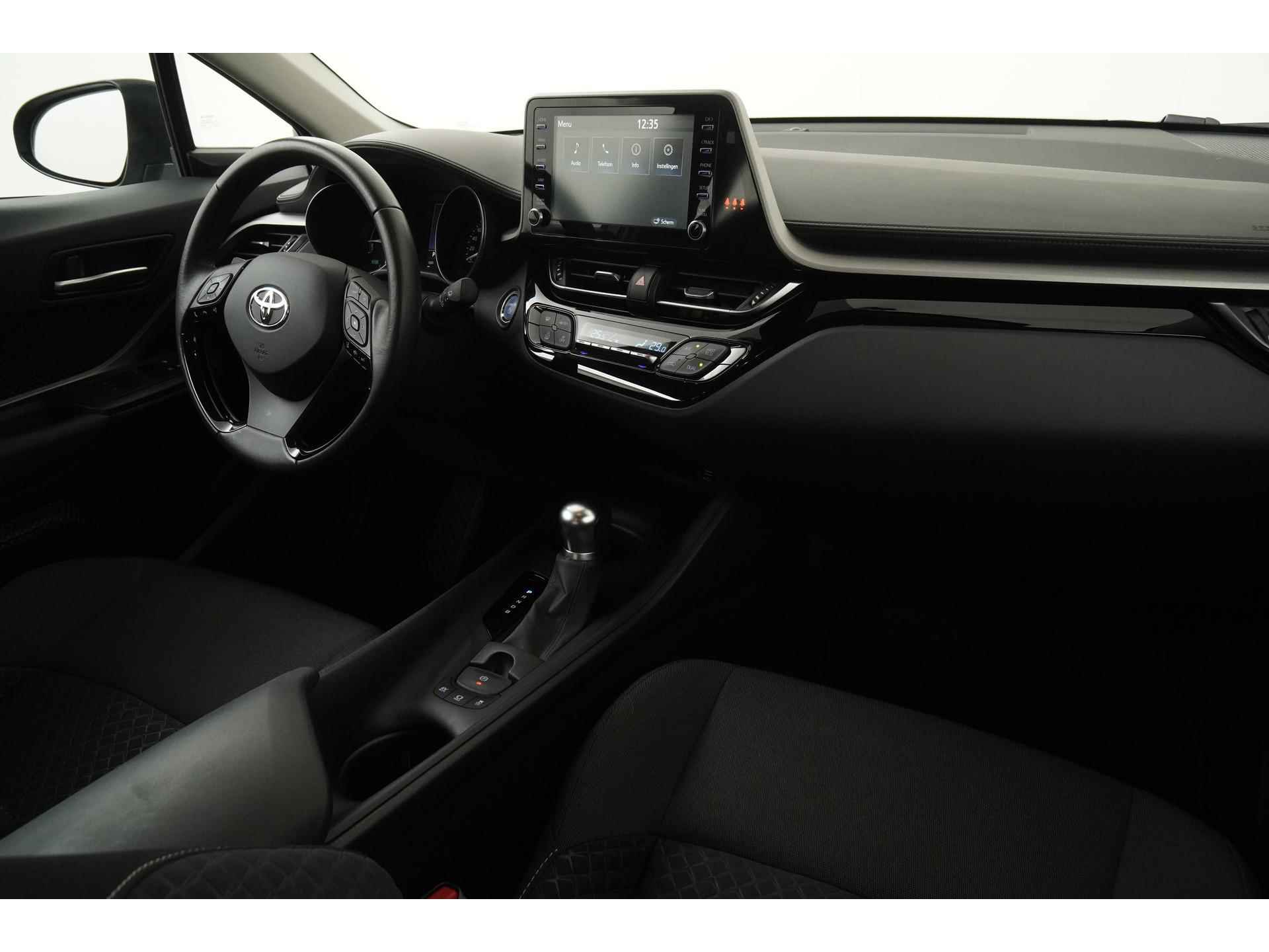 Toyota C-HR 1.8 Hybrid Active | Camera | Carplay | Adapt cruise | Lane assist |  Zondag Open! - 2/37