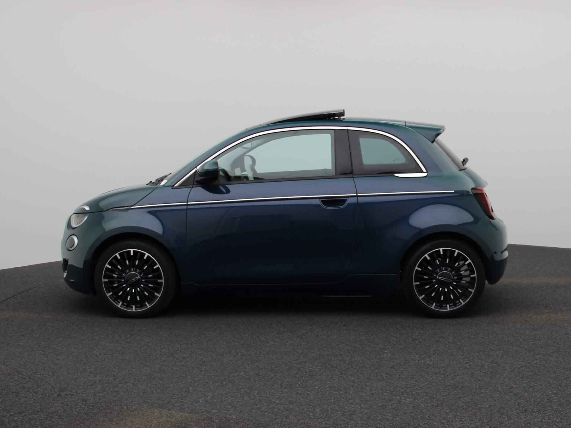 Fiat 500e La Prima 42 kWh | €26.900,- na aftrek subsidie | Leder | Schuifdak | Camera | Stuur Verwarming | Navi | Climate Control | Led | - 6/50