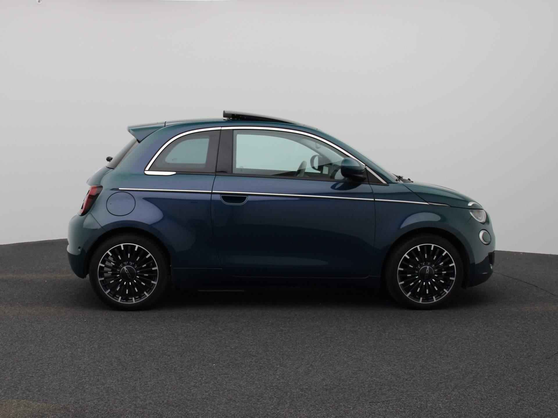 Fiat 500e La Prima 42 kWh | €26.900,- na aftrek subsidie | Leder | Schuifdak | Camera | Stuur Verwarming | Navi | Climate Control | Led | - 8/50